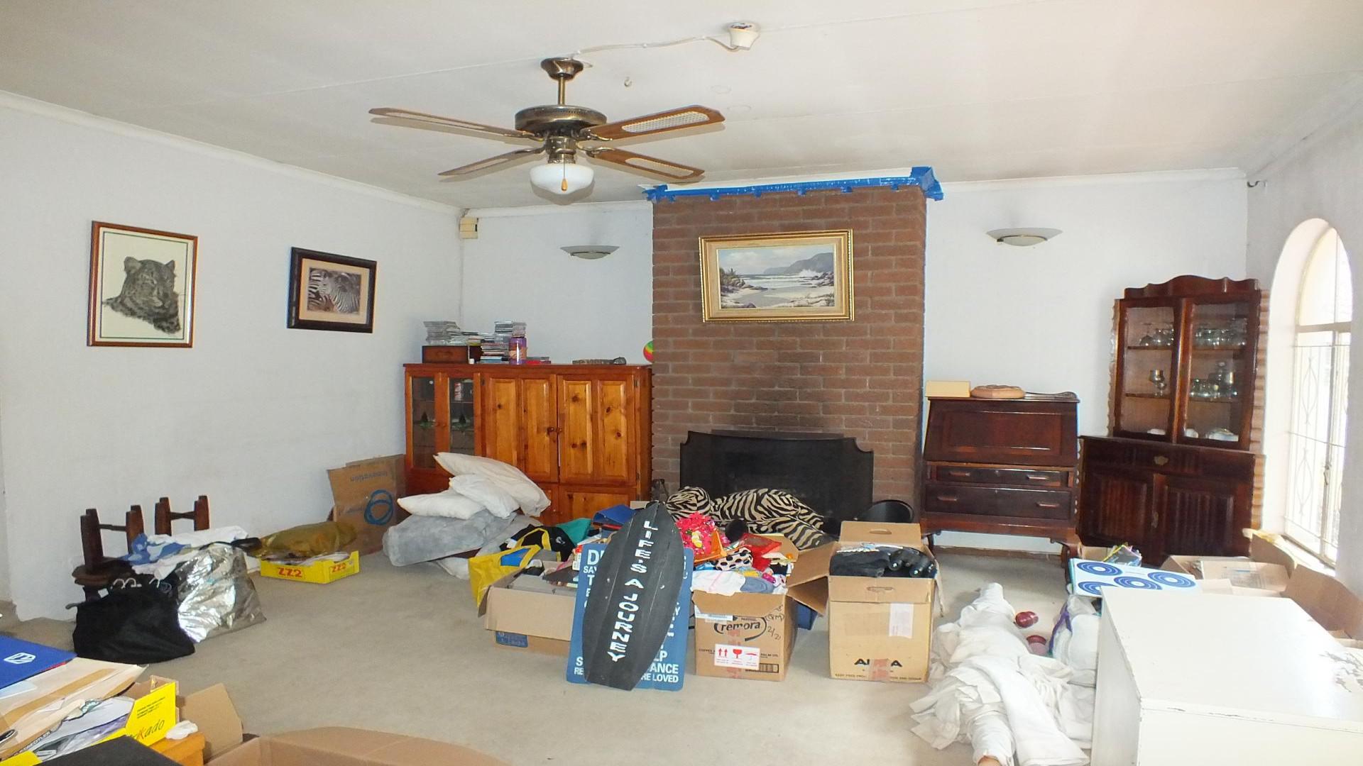 Lounges - 35 square meters of property in Jukskei Park