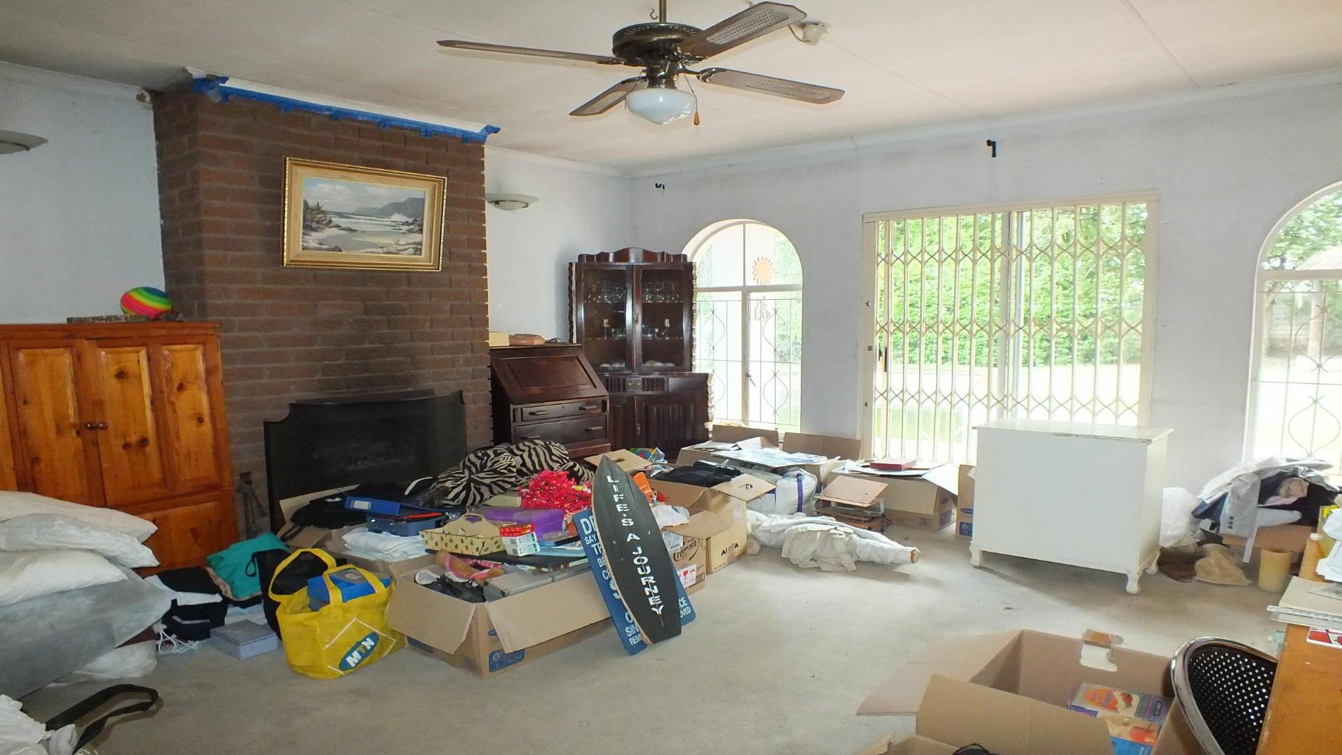 Lounges - 35 square meters of property in Jukskei Park