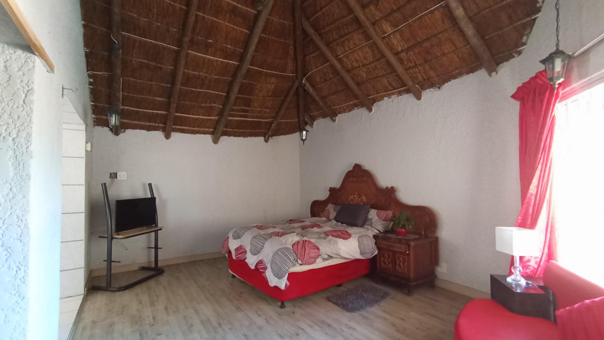 Main Bedroom - 32 square meters of property in Rant-En-Dal