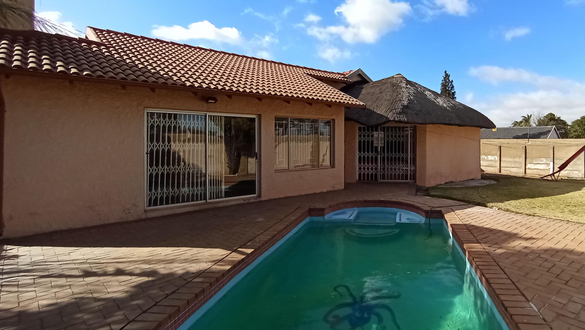 Backyard of property in Rant-En-Dal