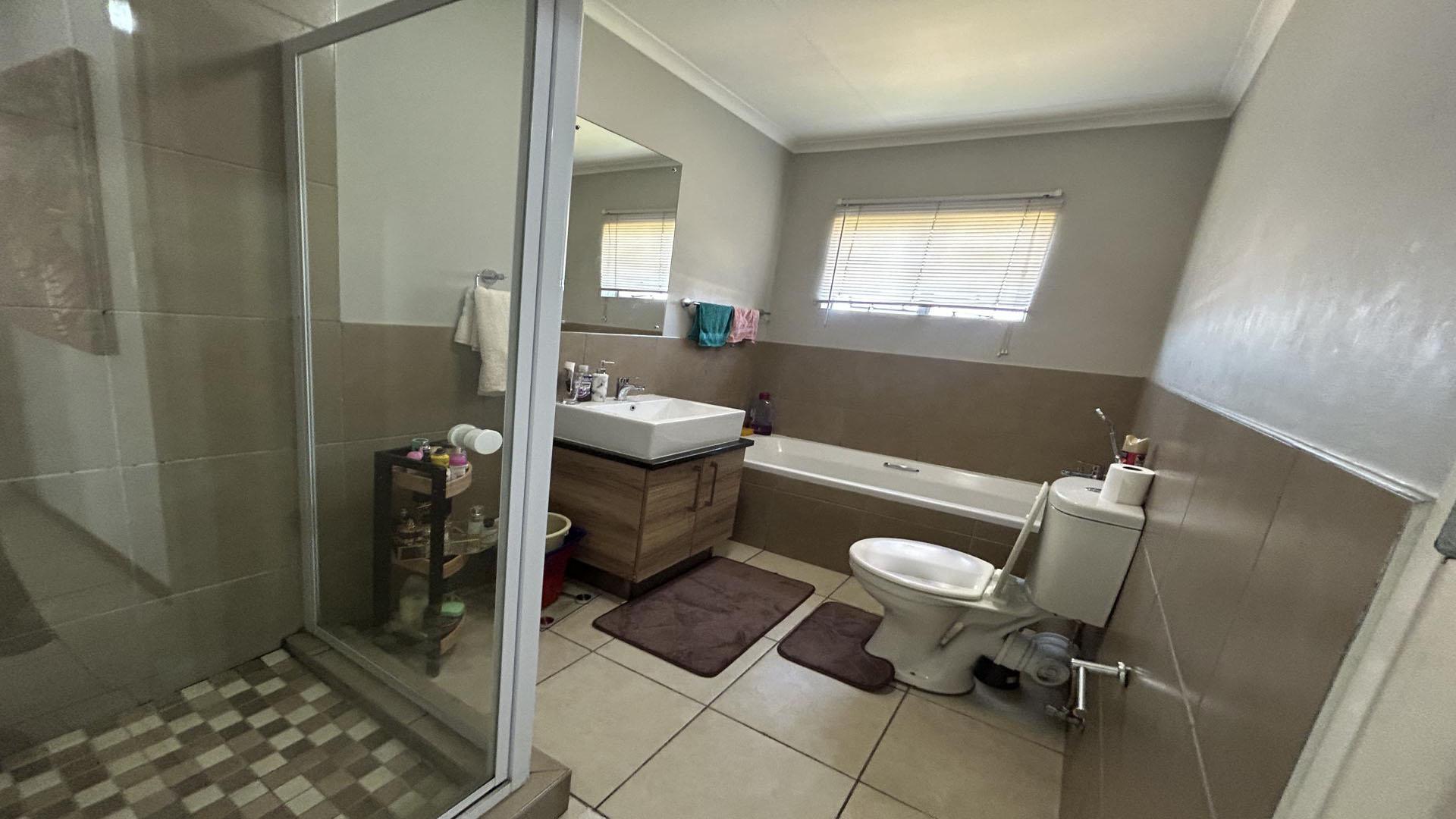 Bathroom 1 of property in Sagewood