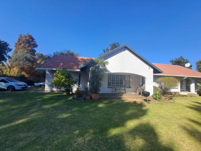 4 Bedroom House for Sale For Sale in Brackendowns - MR637323