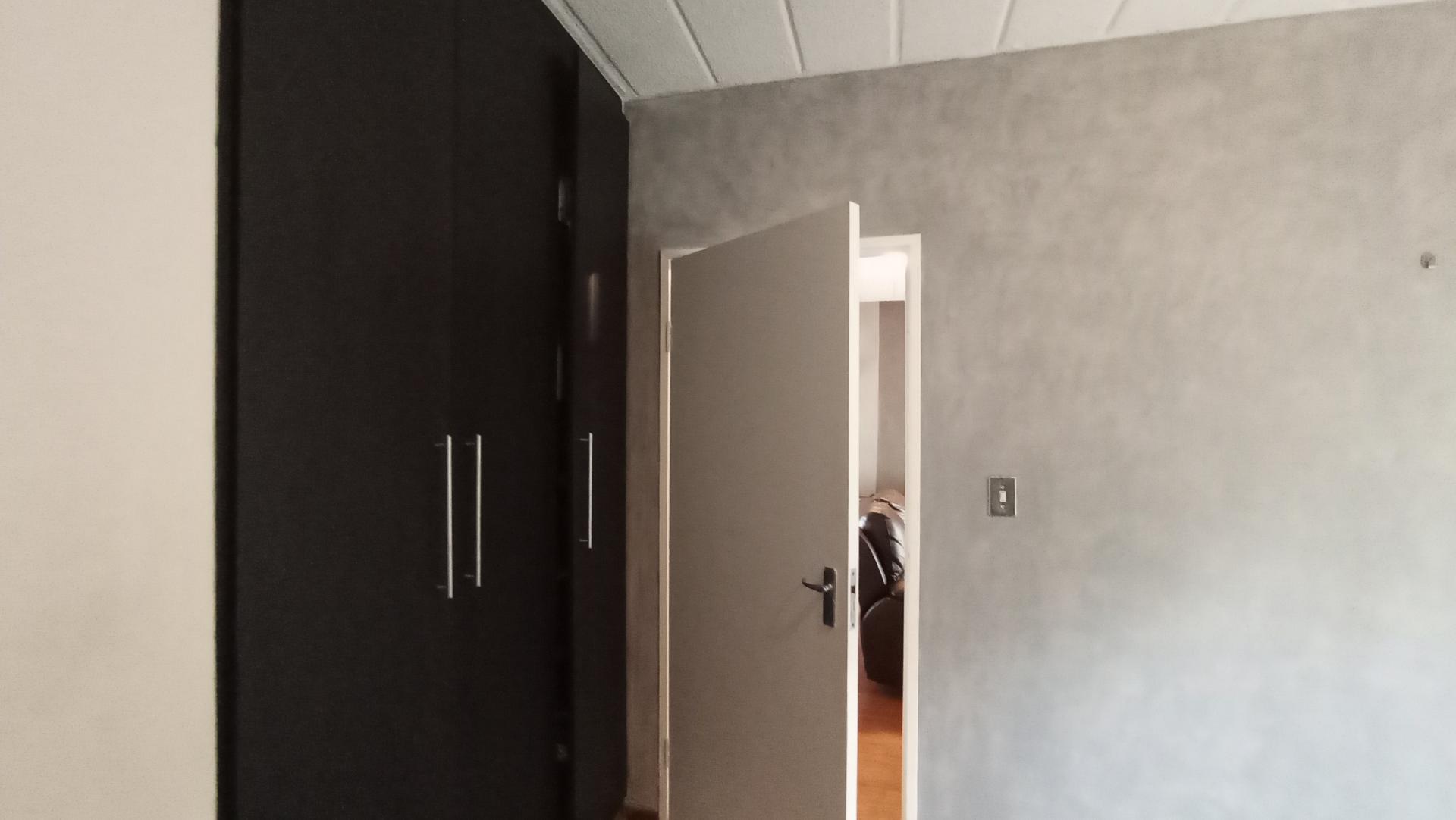 Main Bedroom - 15 square meters of property in Jukskei Park