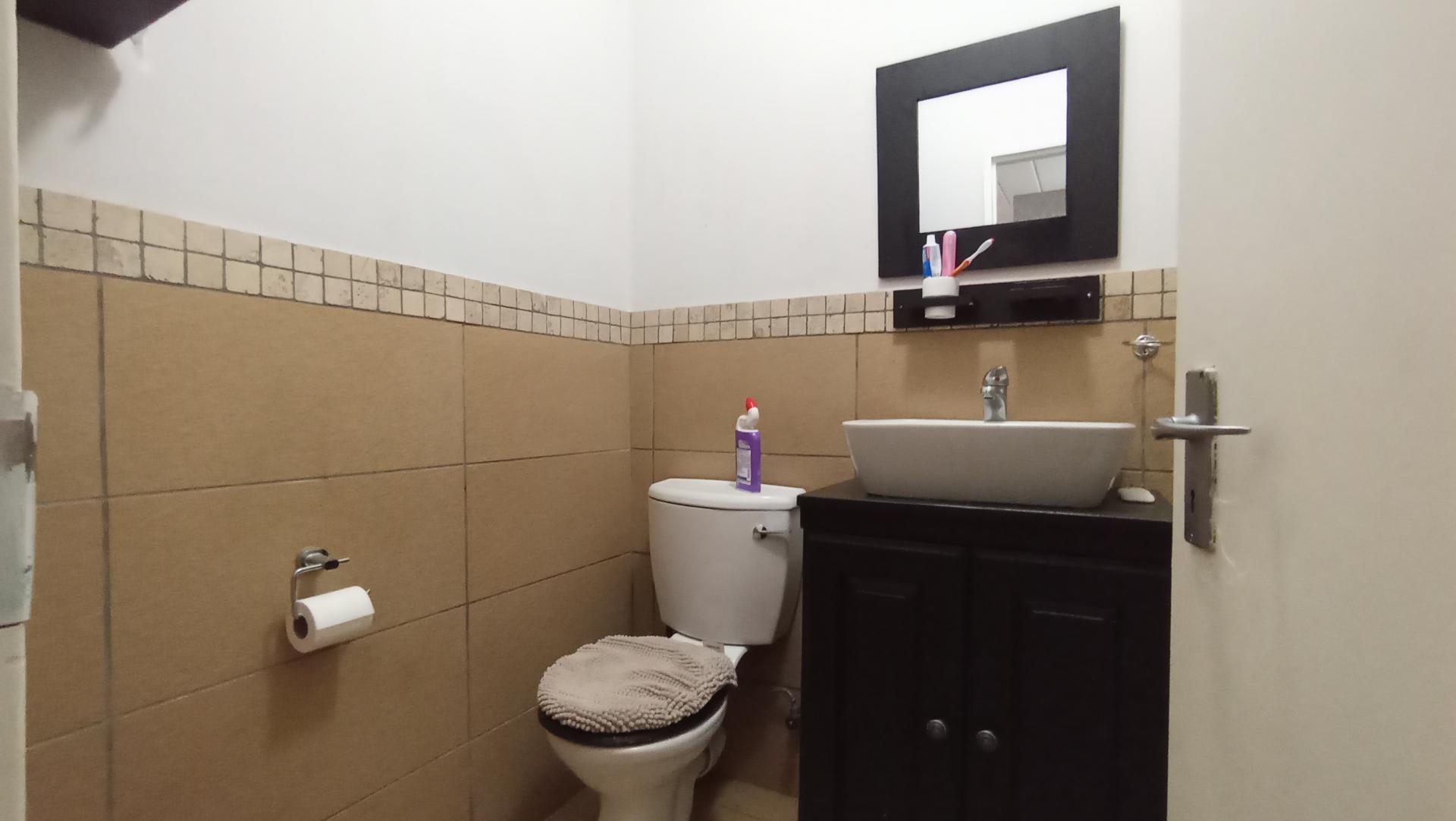 Bathroom 1 - 5 square meters of property in Jukskei Park