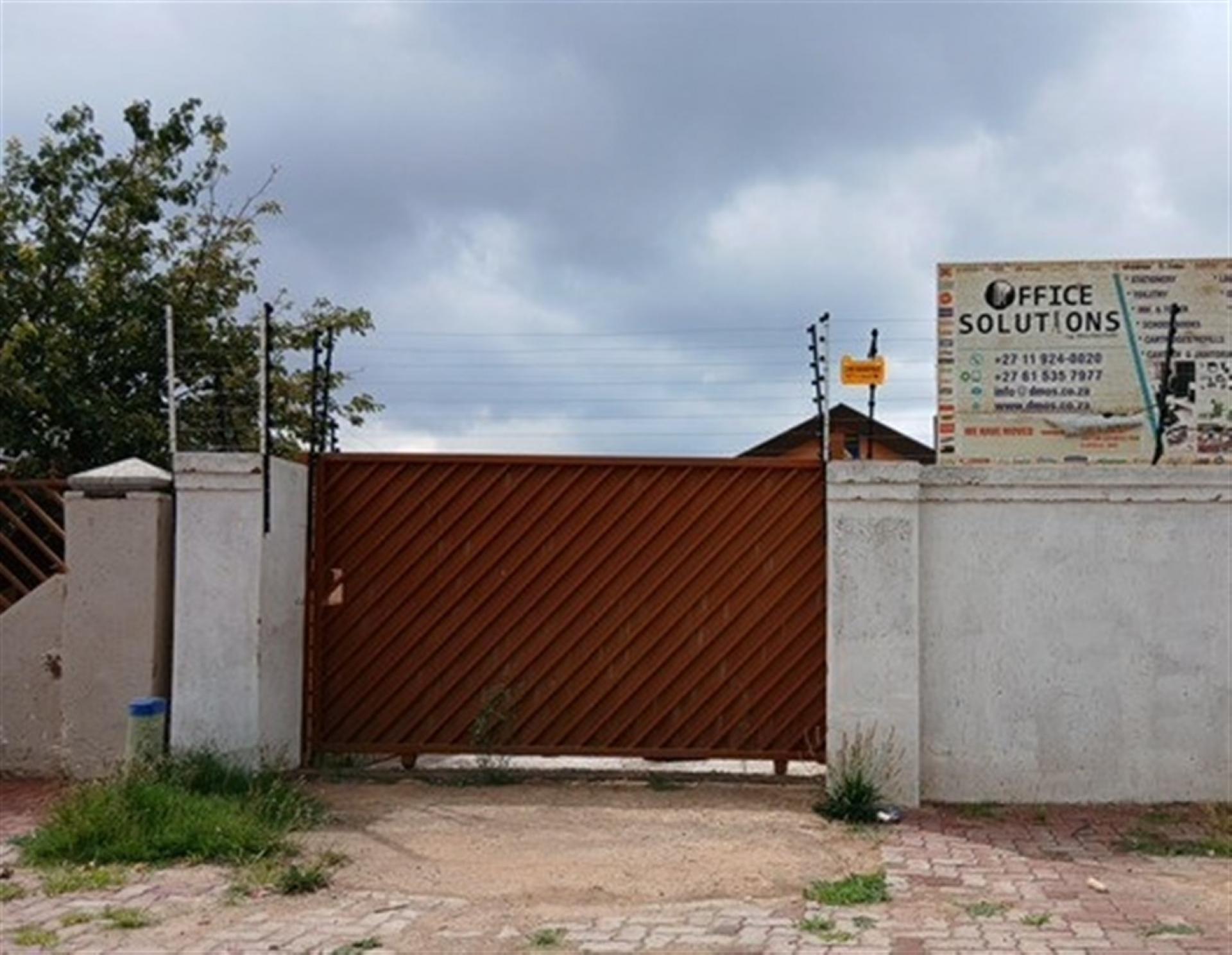 Front View of property in Norkem park