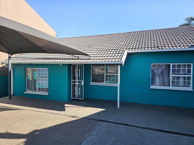 3 Bedroom House for Sale For Sale in Eldorado Park AH - MR637397