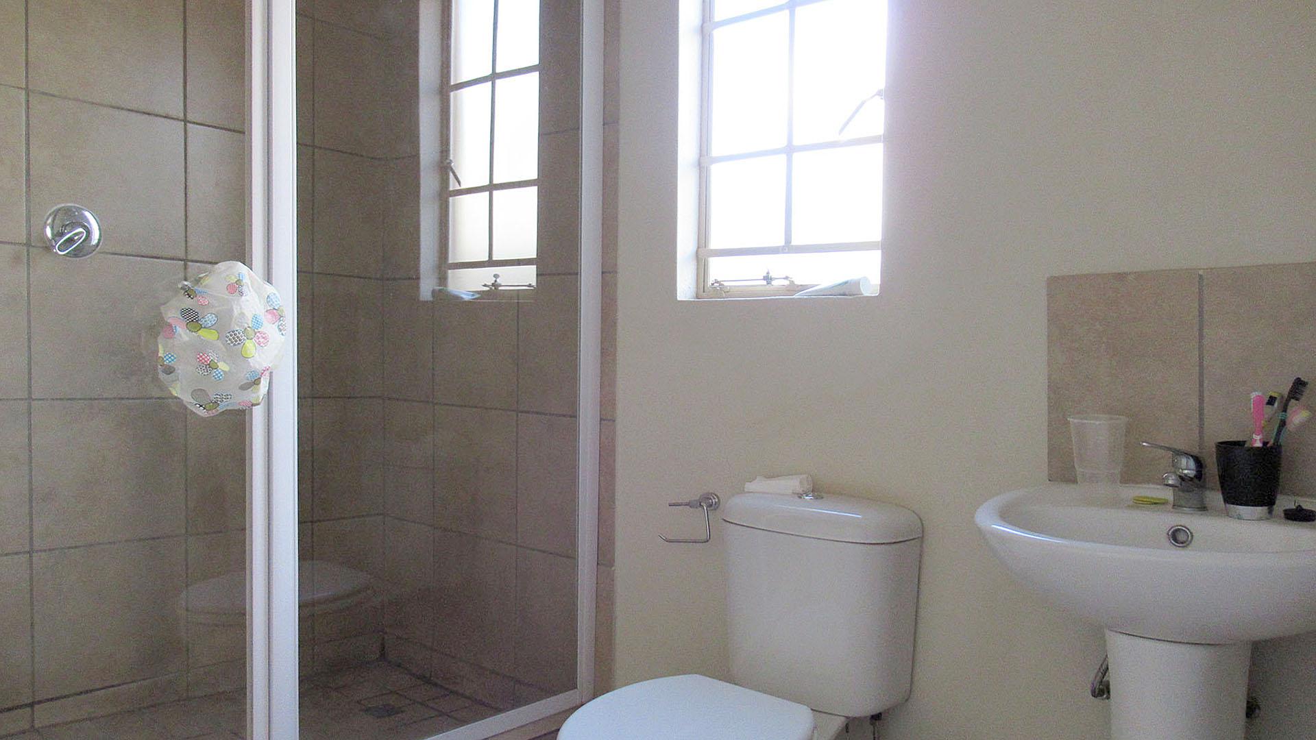 Main Bathroom - 6 square meters of property in Palm Ridge