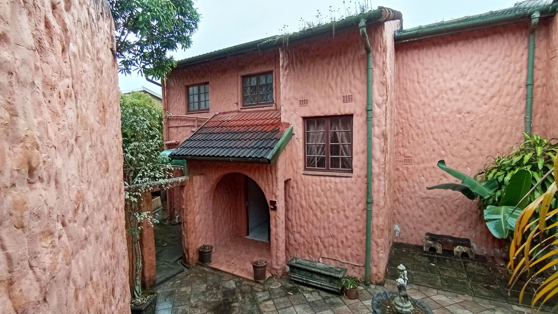 Front View of property in Padfield Park
