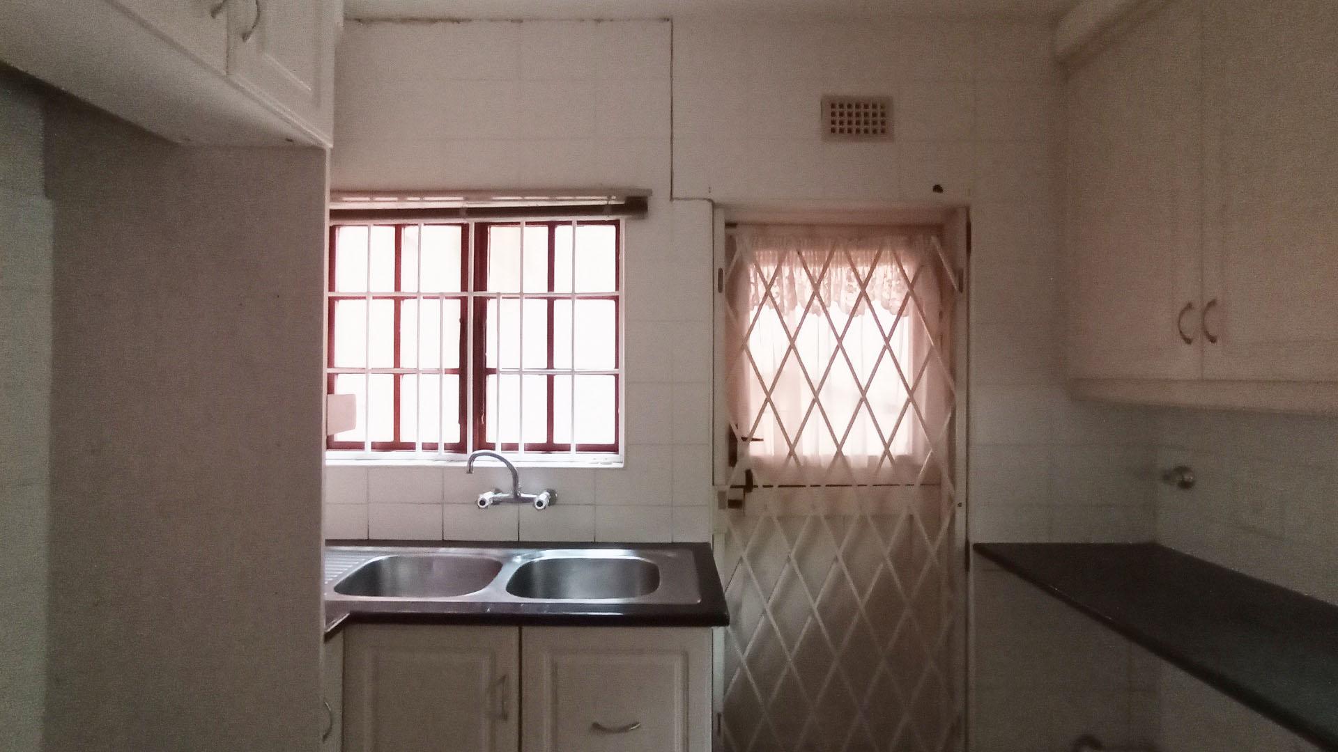 Kitchen - 11 square meters of property in Padfield Park