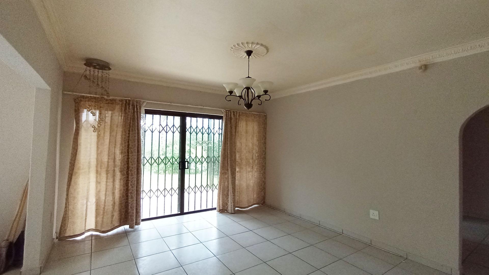 Lounges - 21 square meters of property in Padfield Park