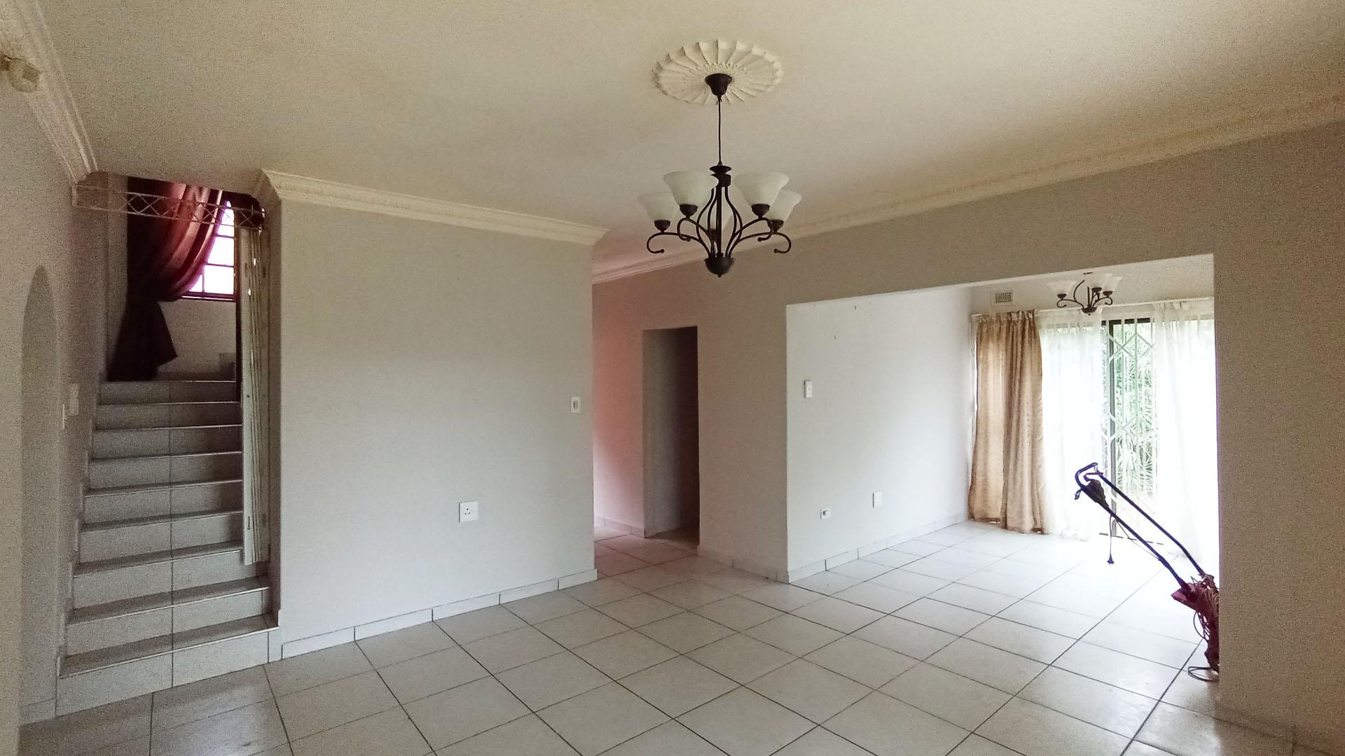 Lounges - 21 square meters of property in Padfield Park