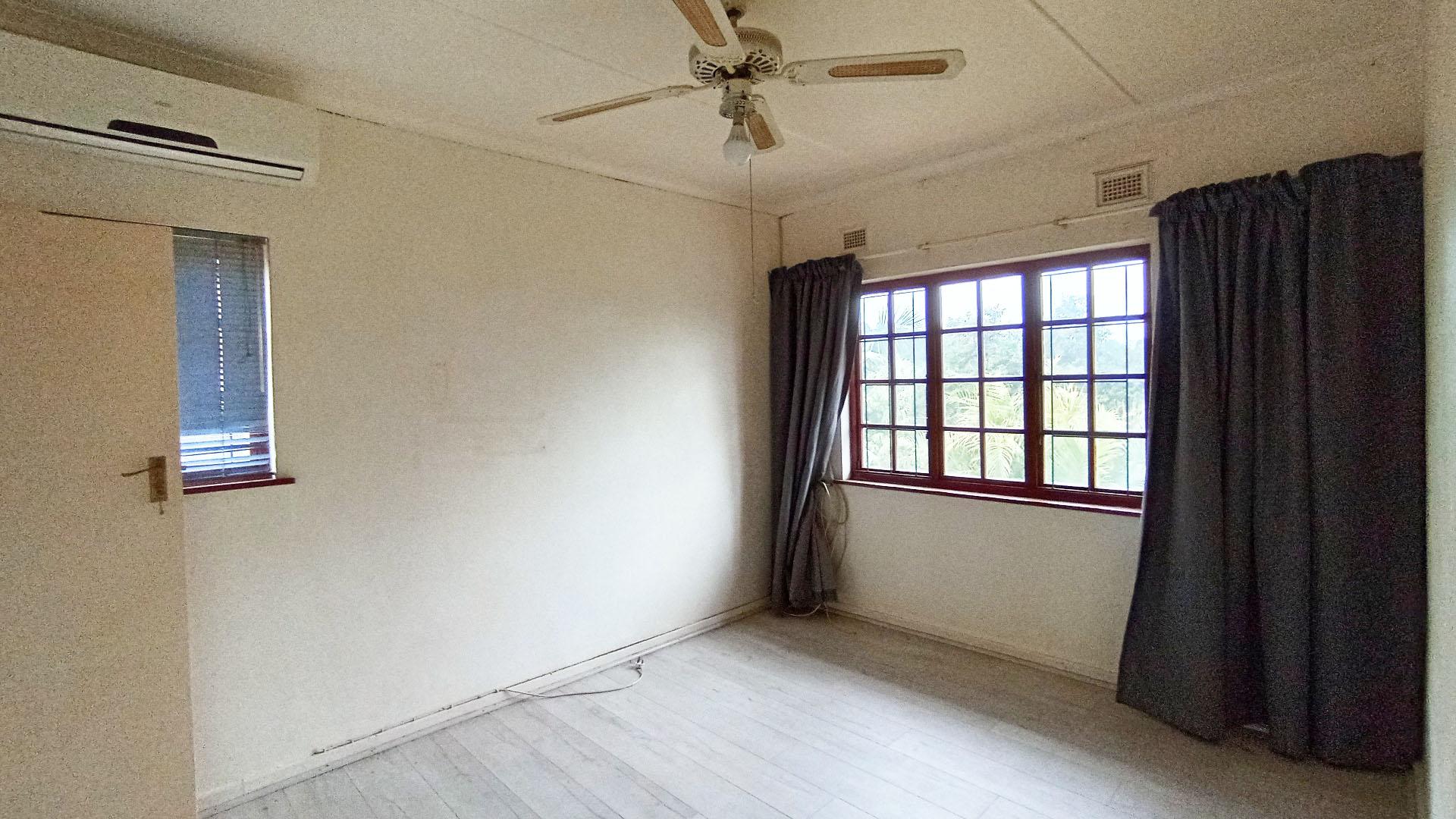 Main Bedroom - 17 square meters of property in Padfield Park