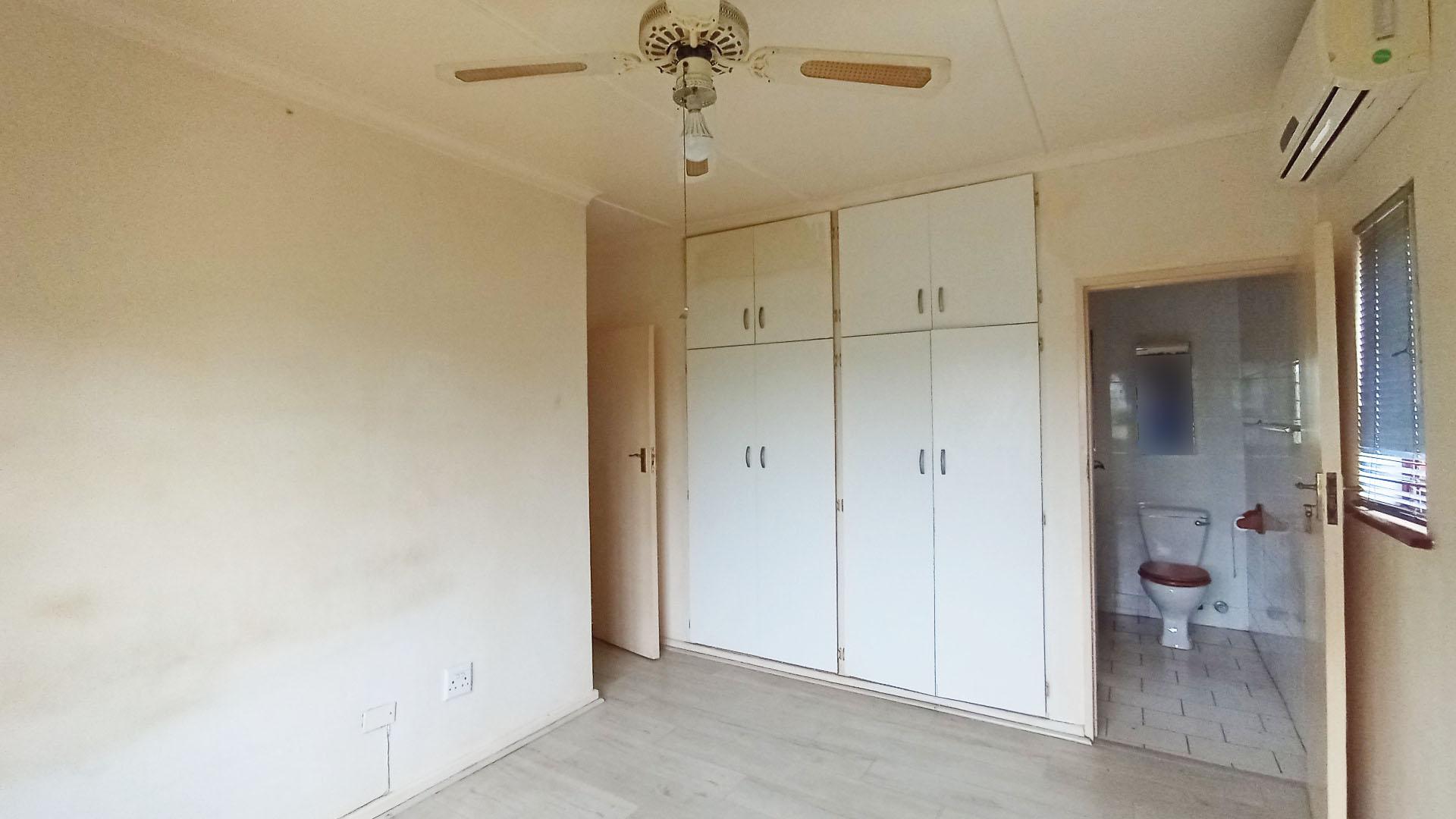 Main Bedroom - 17 square meters of property in Padfield Park