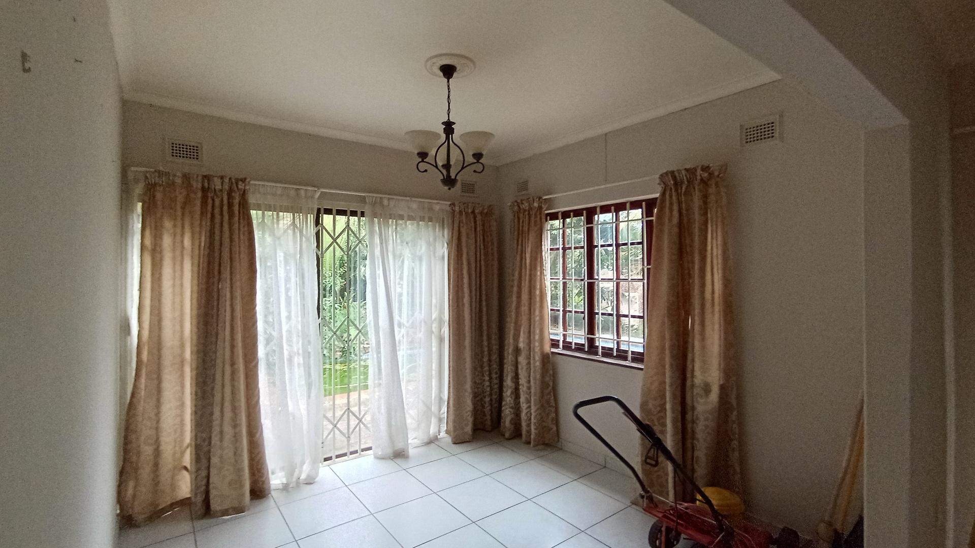 Dining Room - 11 square meters of property in Padfield Park