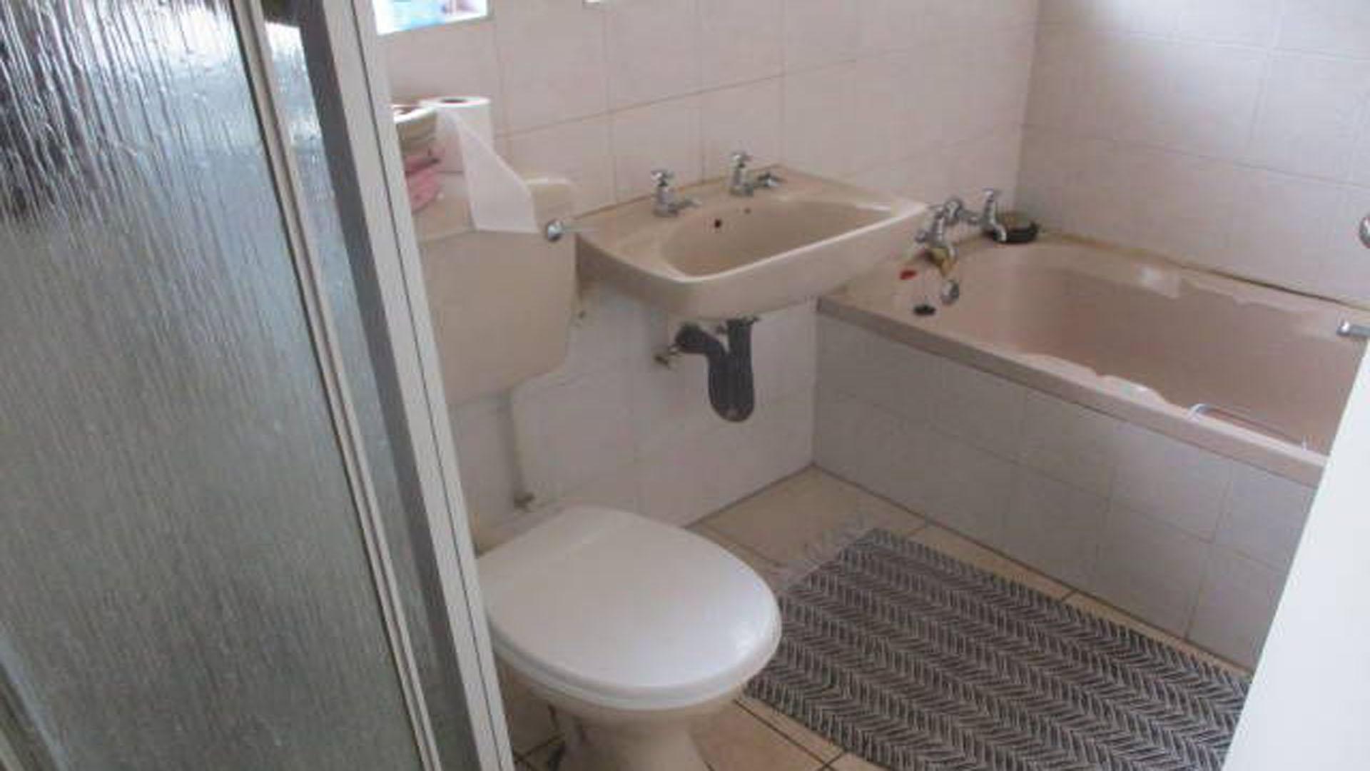Bathroom 1 of property in Middelburg - MP