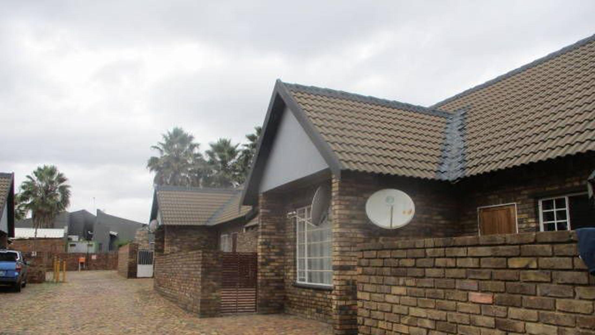 Front View of property in Middelburg - MP