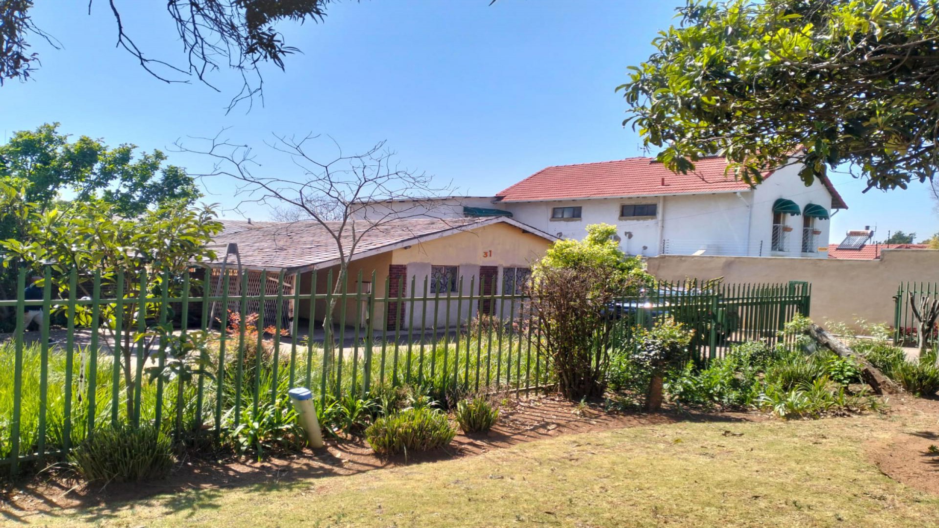 Front View of property in Horison