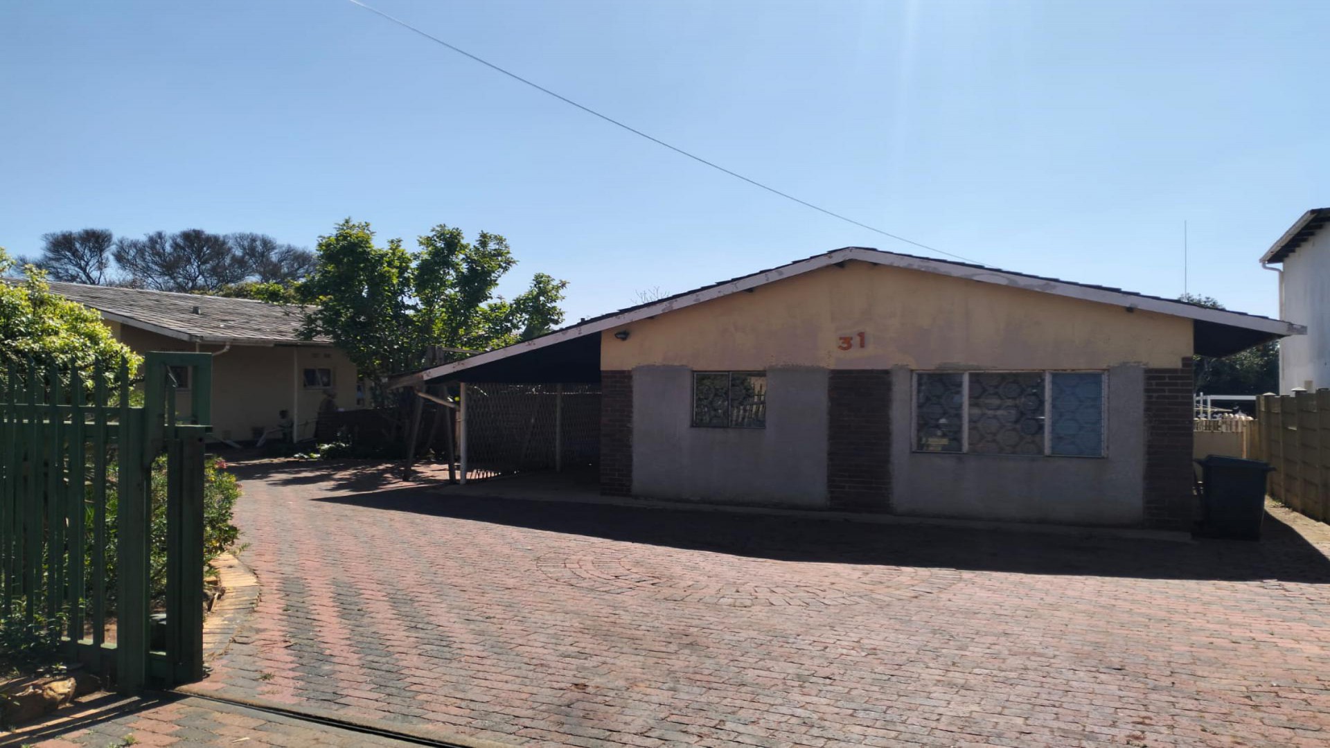 Front View of property in Horison