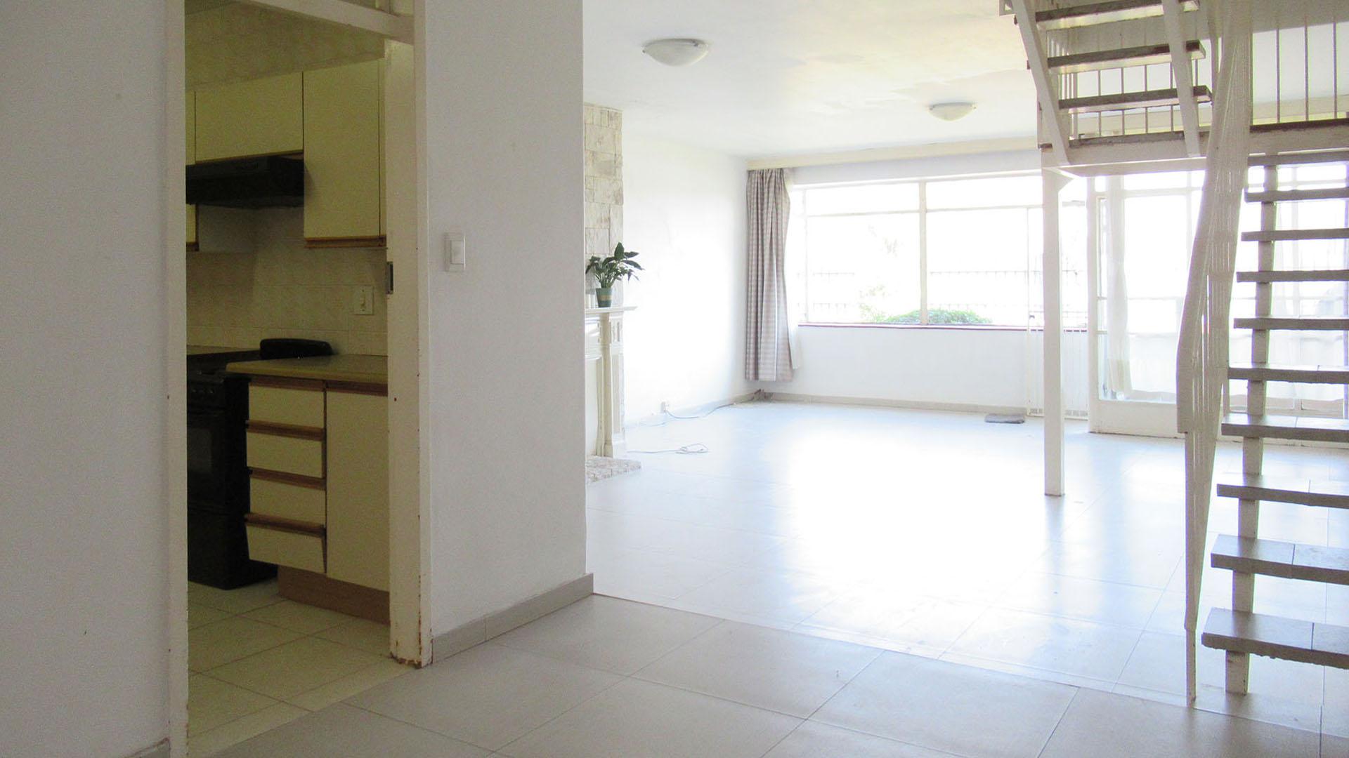 Dining Room - 10 square meters of property in Florida Lake