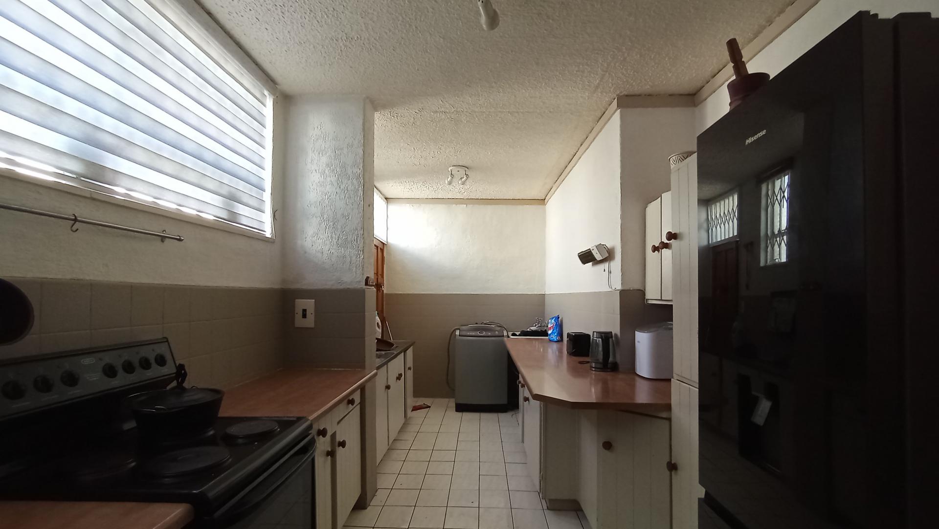 Kitchen - 20 square meters of property in Windsor East