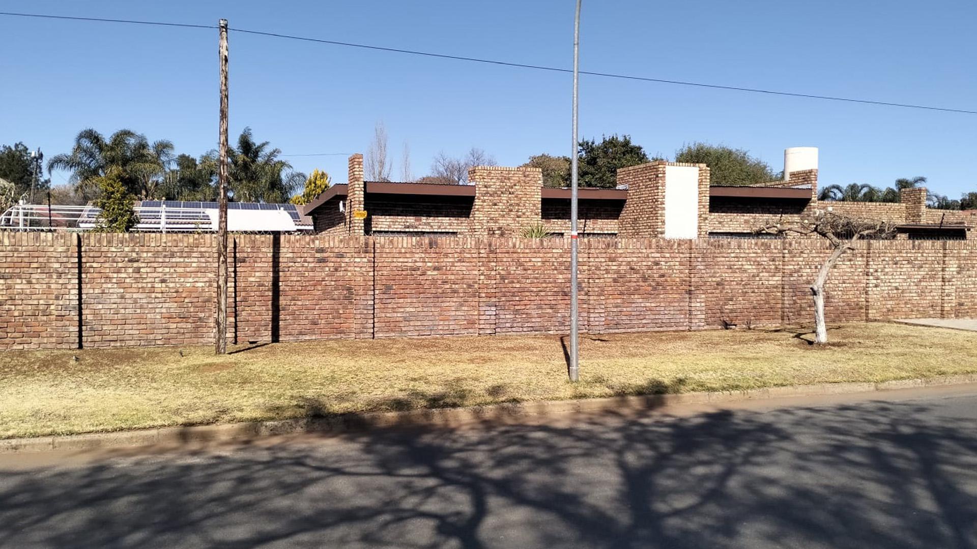 Front View of property in Kimberley