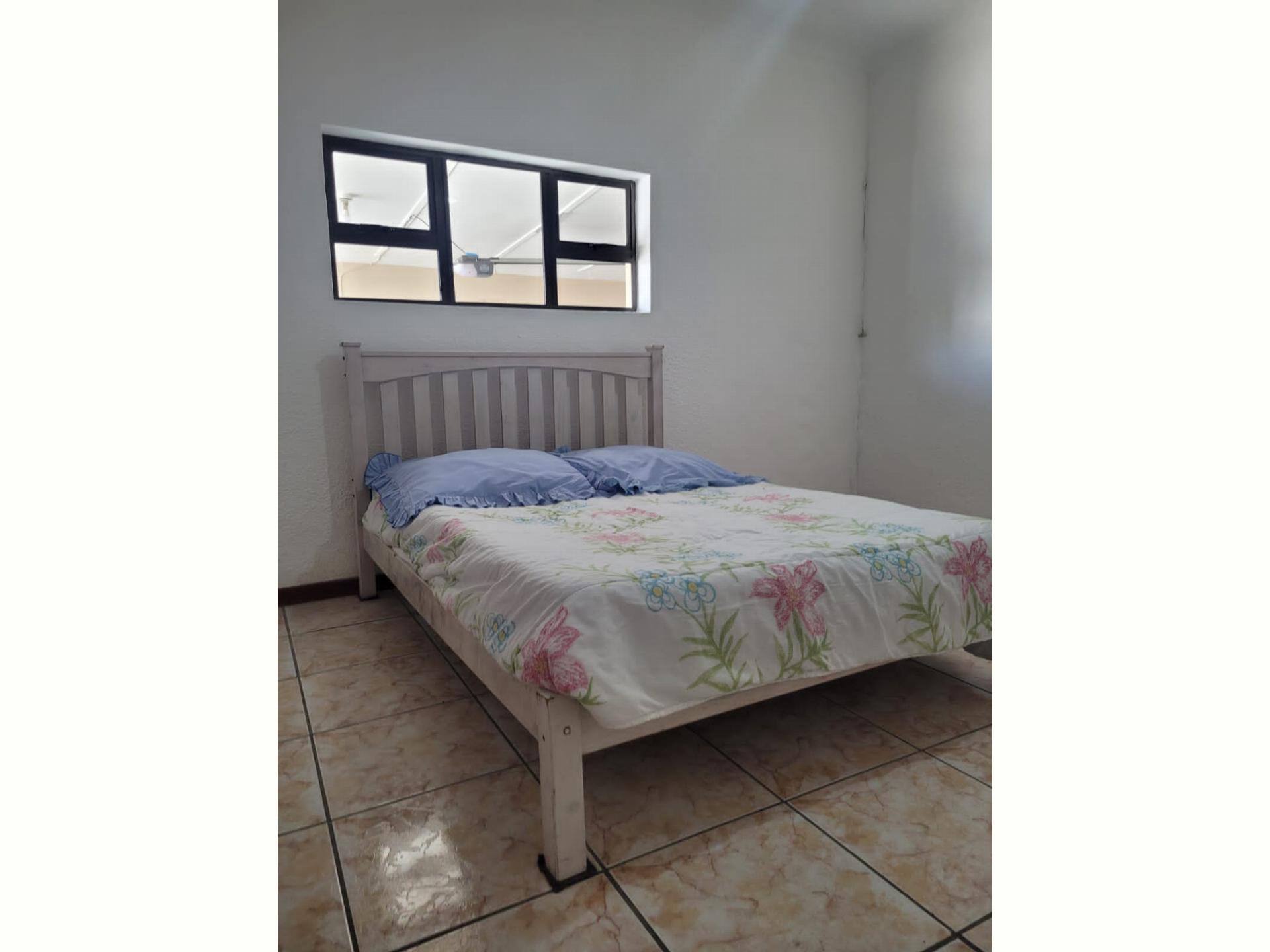 3 Bedroom House to Rent in Heathfield Property to rent M