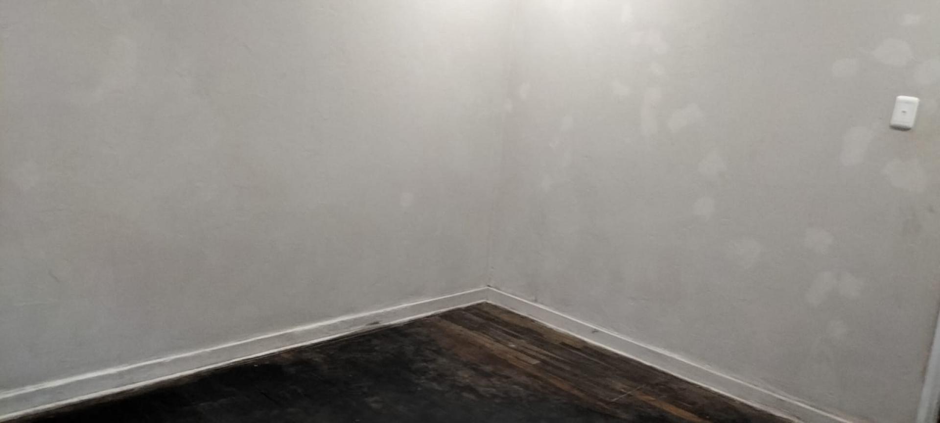 Bed Room 2 - 14 square meters of property in Bezuidenhout Valley