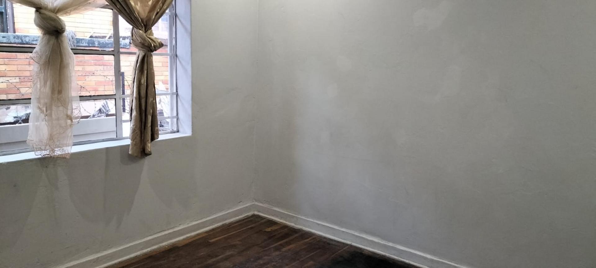 Bed Room 2 - 14 square meters of property in Bezuidenhout Valley