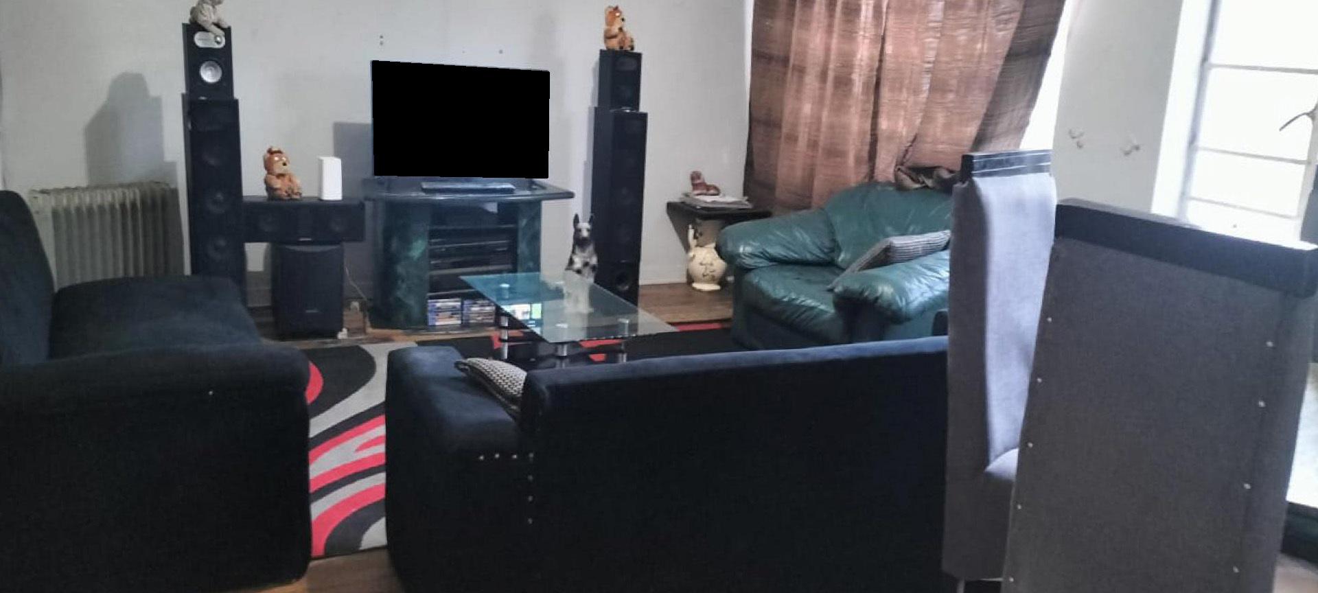 Lounges - 25 square meters of property in Bezuidenhout Valley