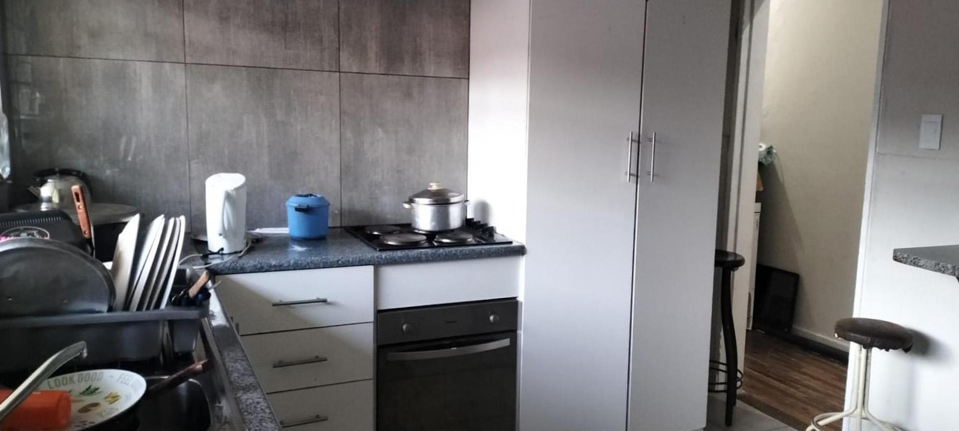Kitchen - 15 square meters of property in Bezuidenhout Valley