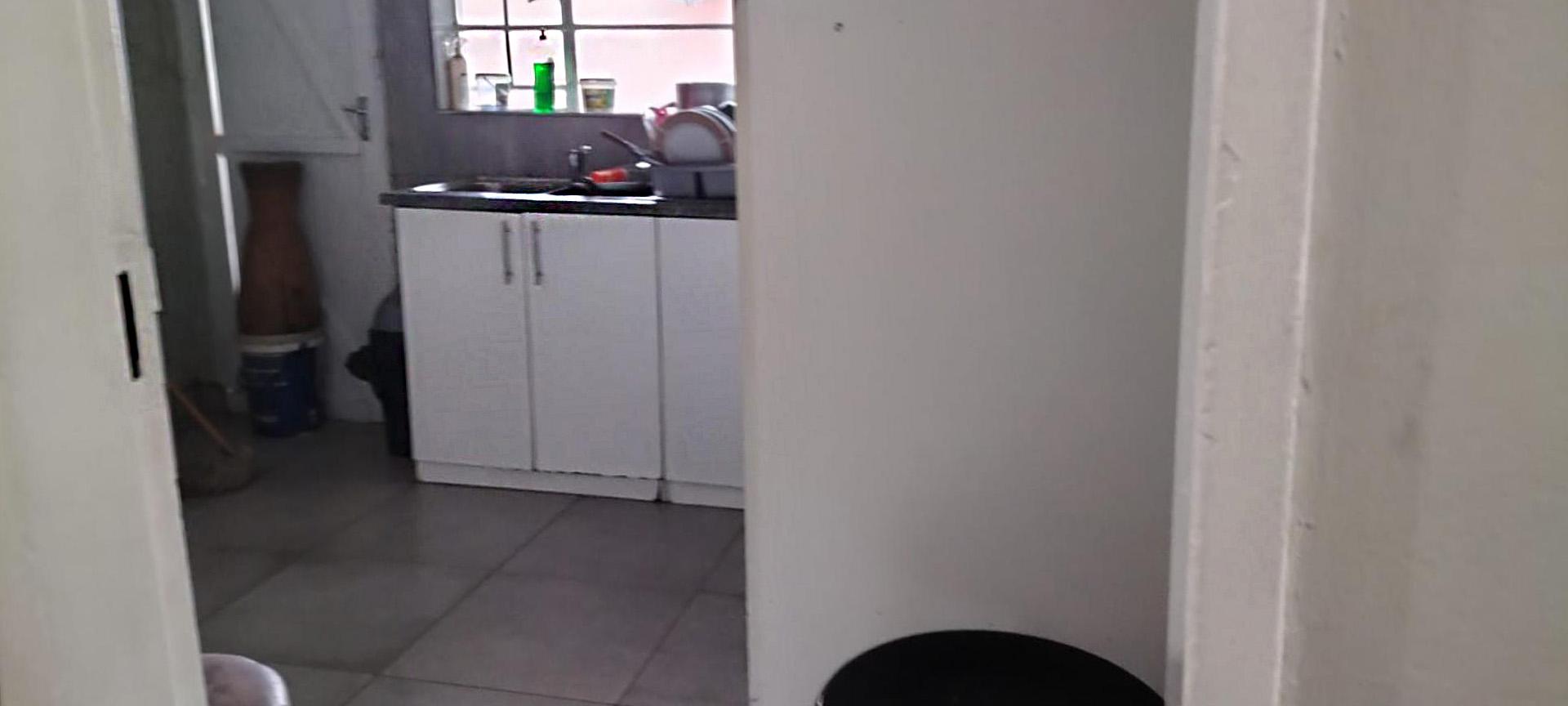 Kitchen - 15 square meters of property in Bezuidenhout Valley