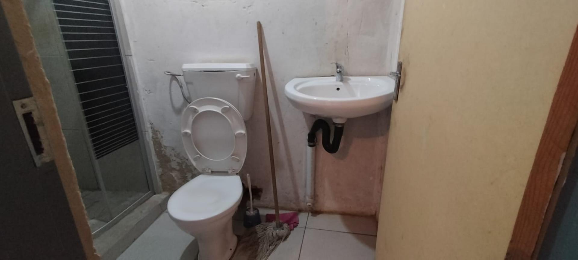 Flatlet - 25 square meters of property in Bezuidenhout Valley