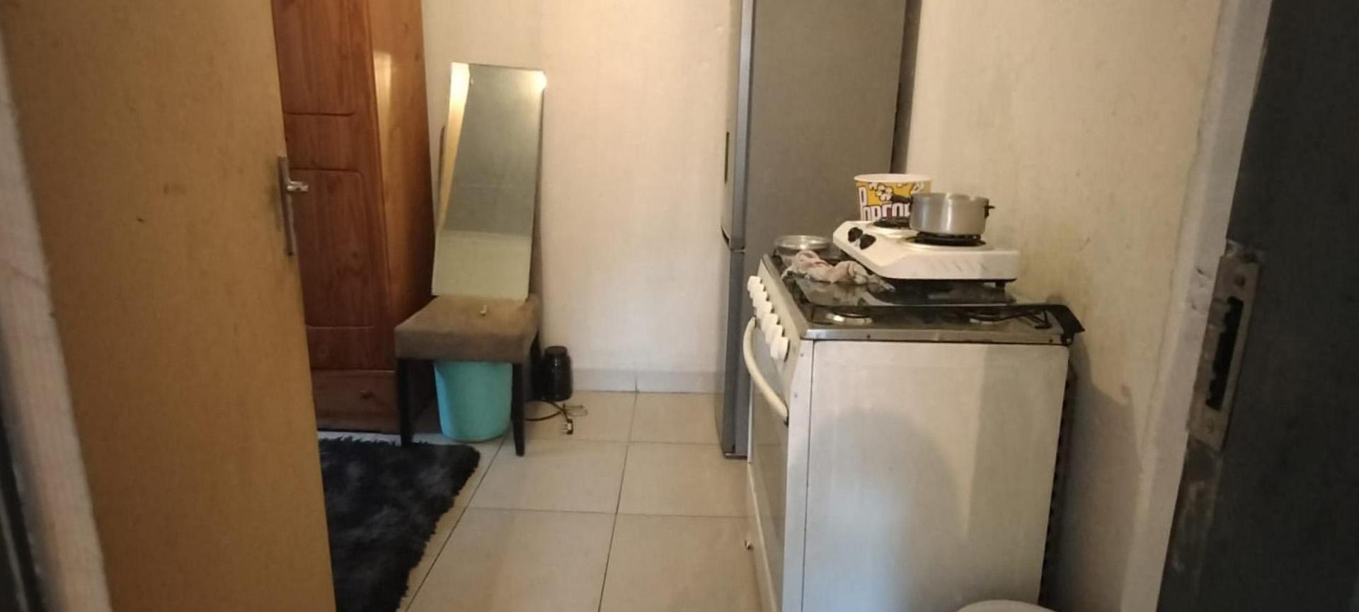 Flatlet - 25 square meters of property in Bezuidenhout Valley