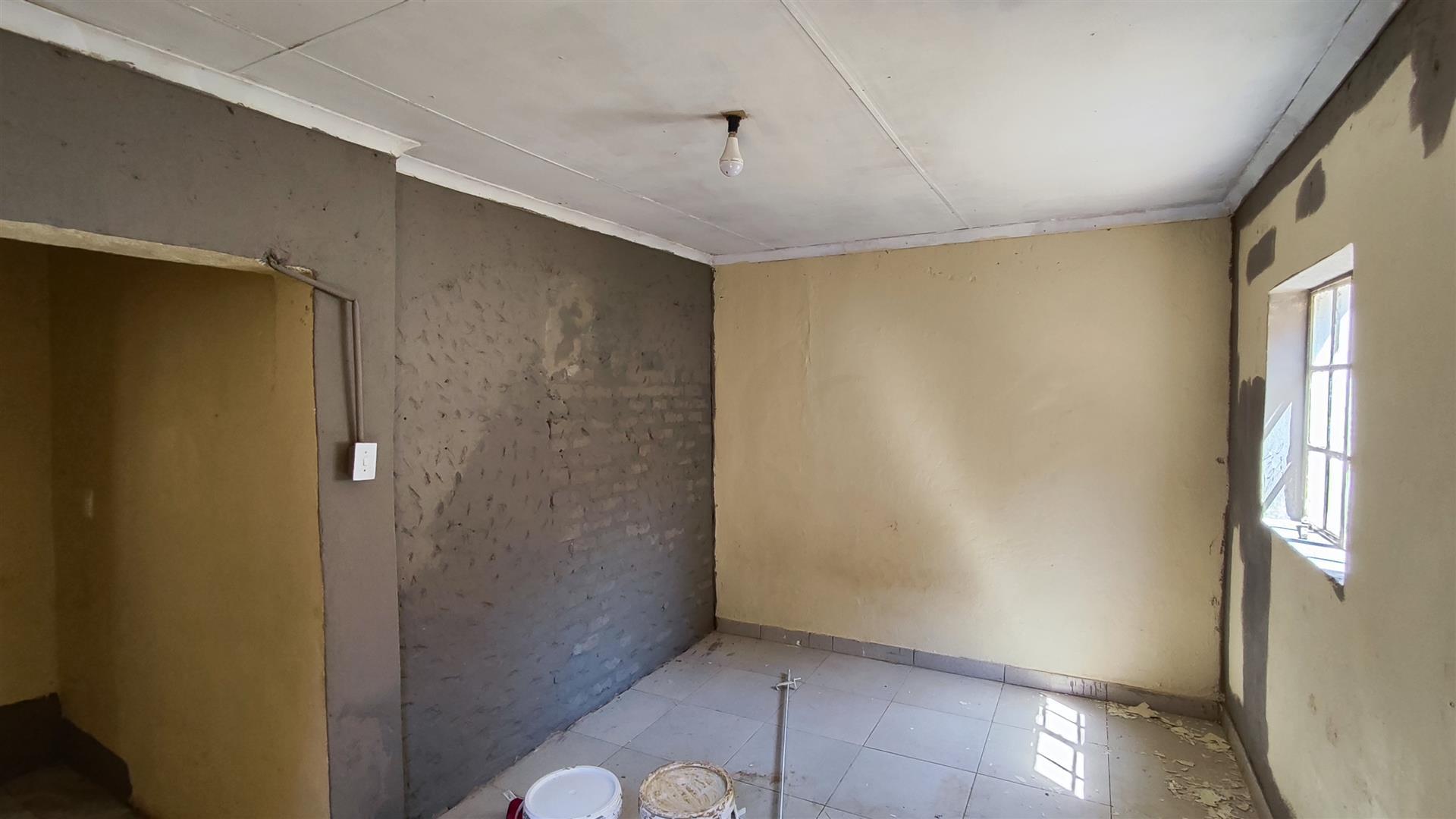 Flatlet - 25 square meters of property in Bezuidenhout Valley