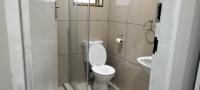Main Bathroom - 3 square meters of property in Bezuidenhout Valley