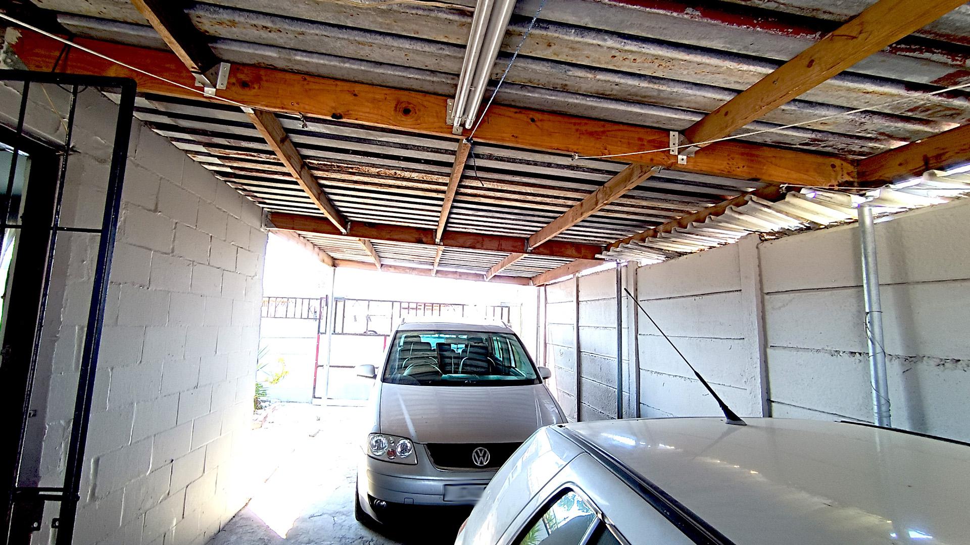 Spaces - 2 square meters of property in Roosendal