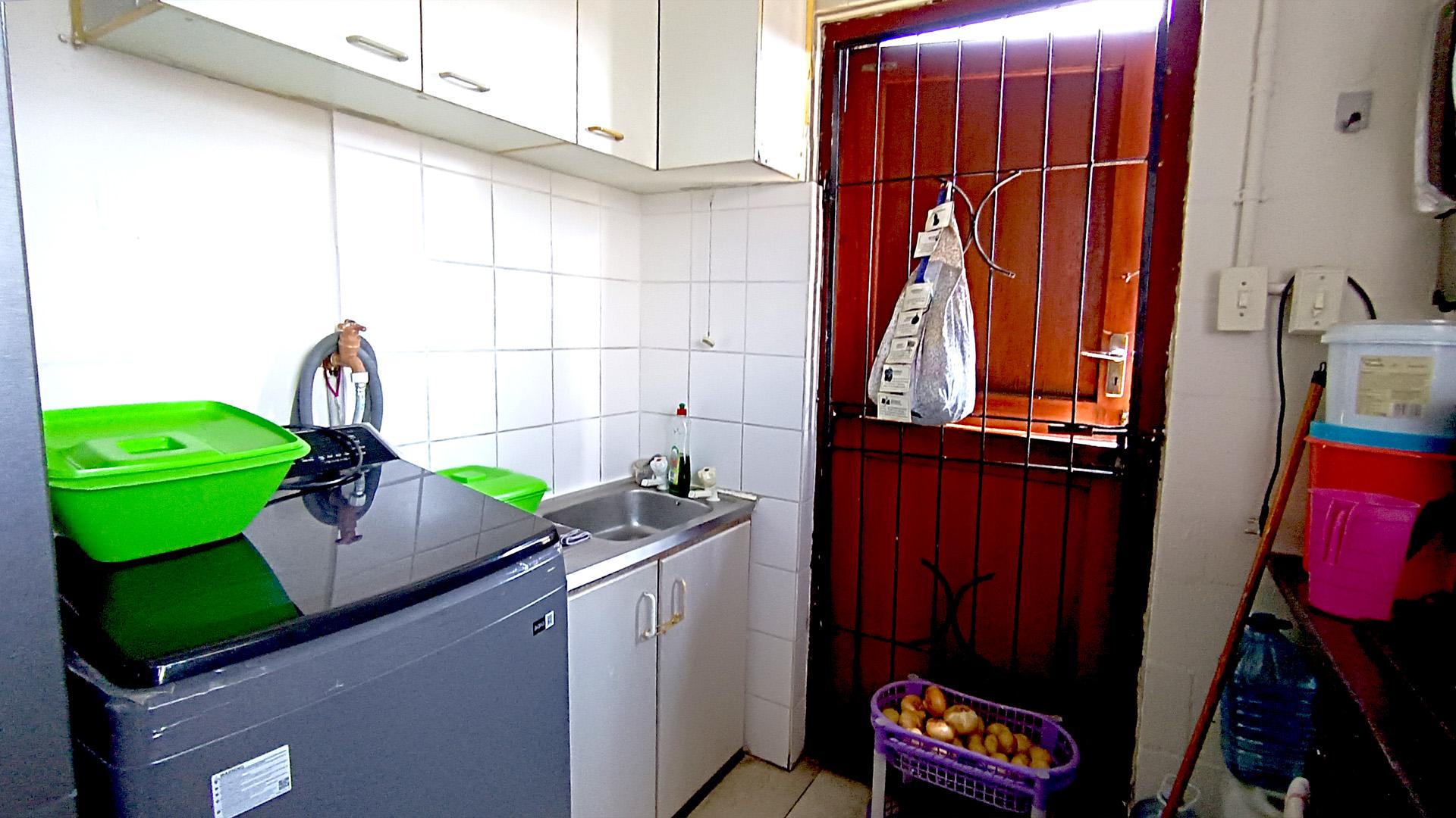 Kitchen - 7 square meters of property in Roosendal
