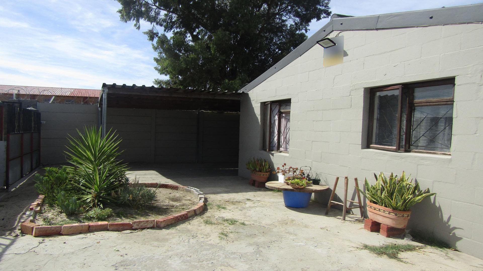 Backyard of property in Roosendal