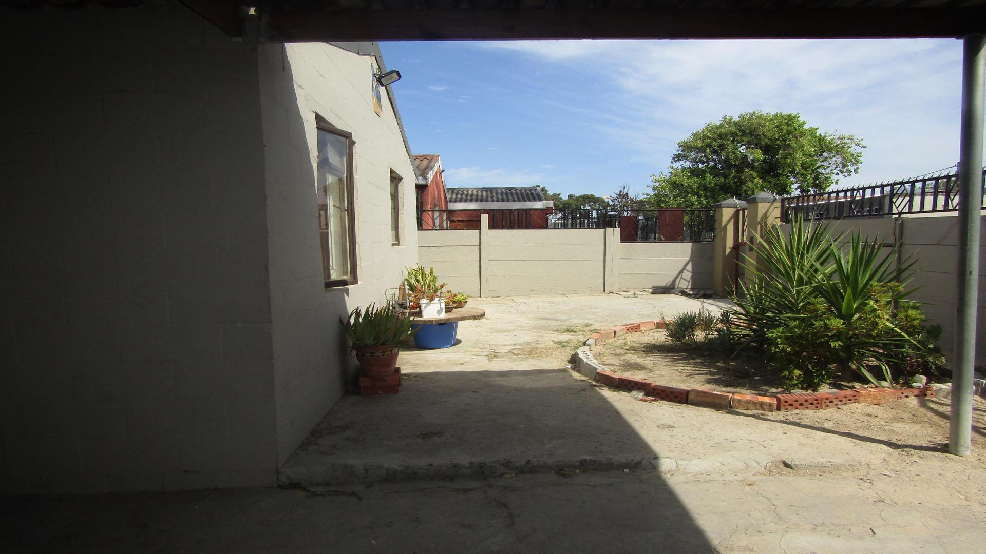 Spaces - 2 square meters of property in Roosendal
