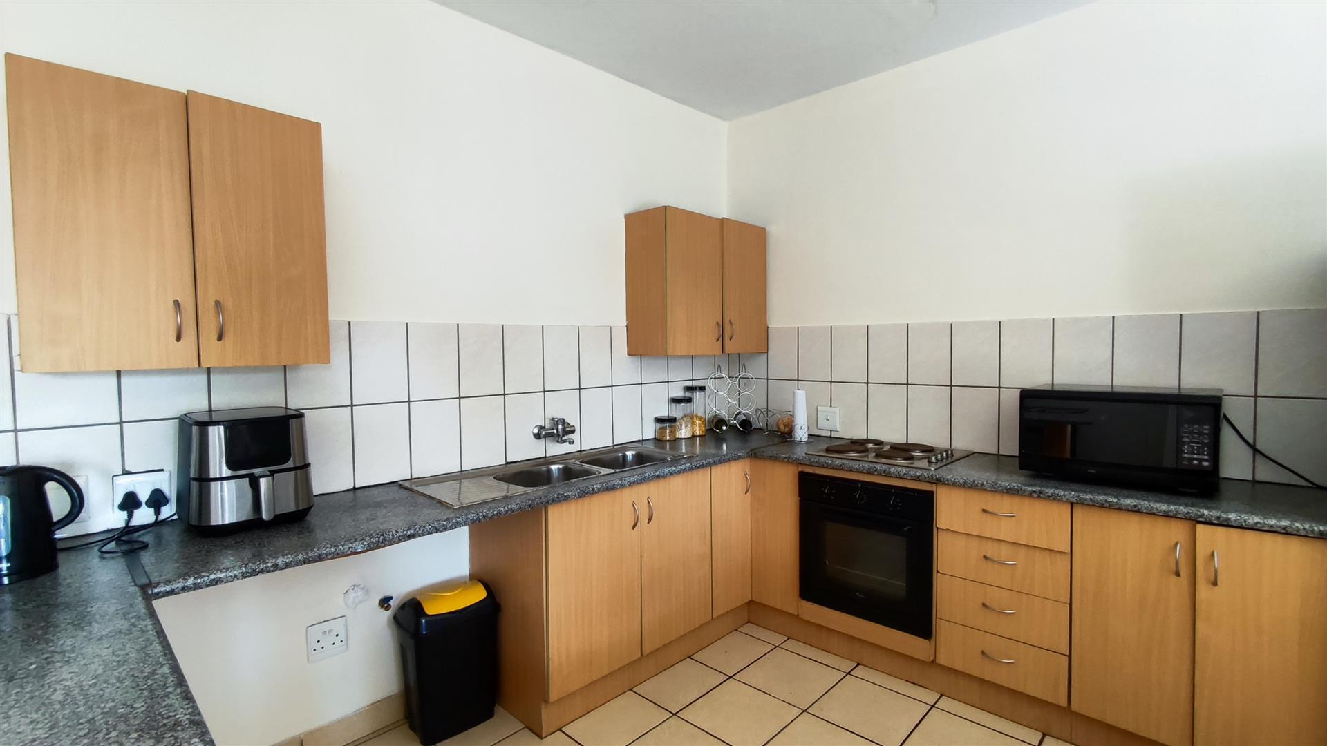 Kitchen - 14 square meters of property in Brakpan