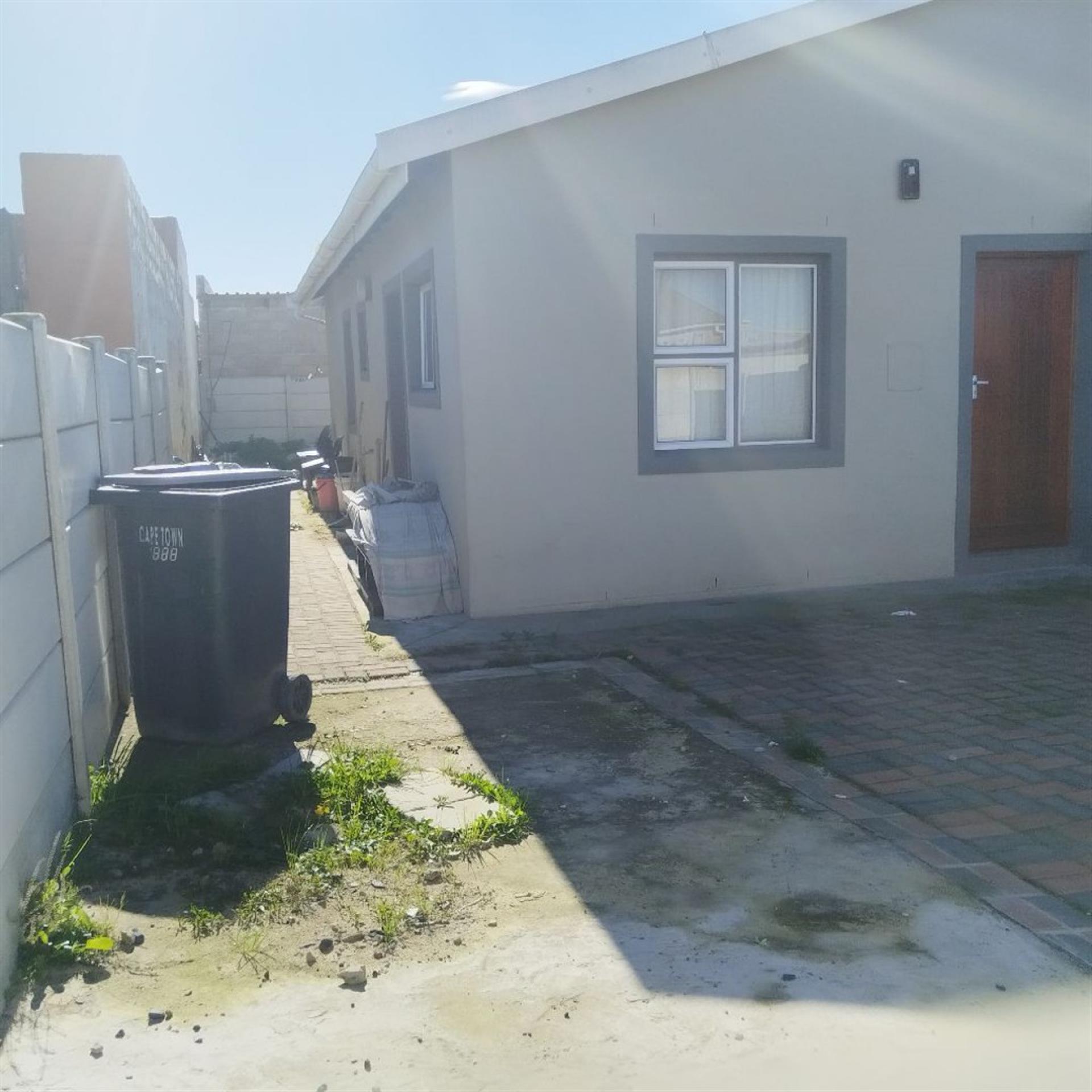 Front View of property in Blue Downs