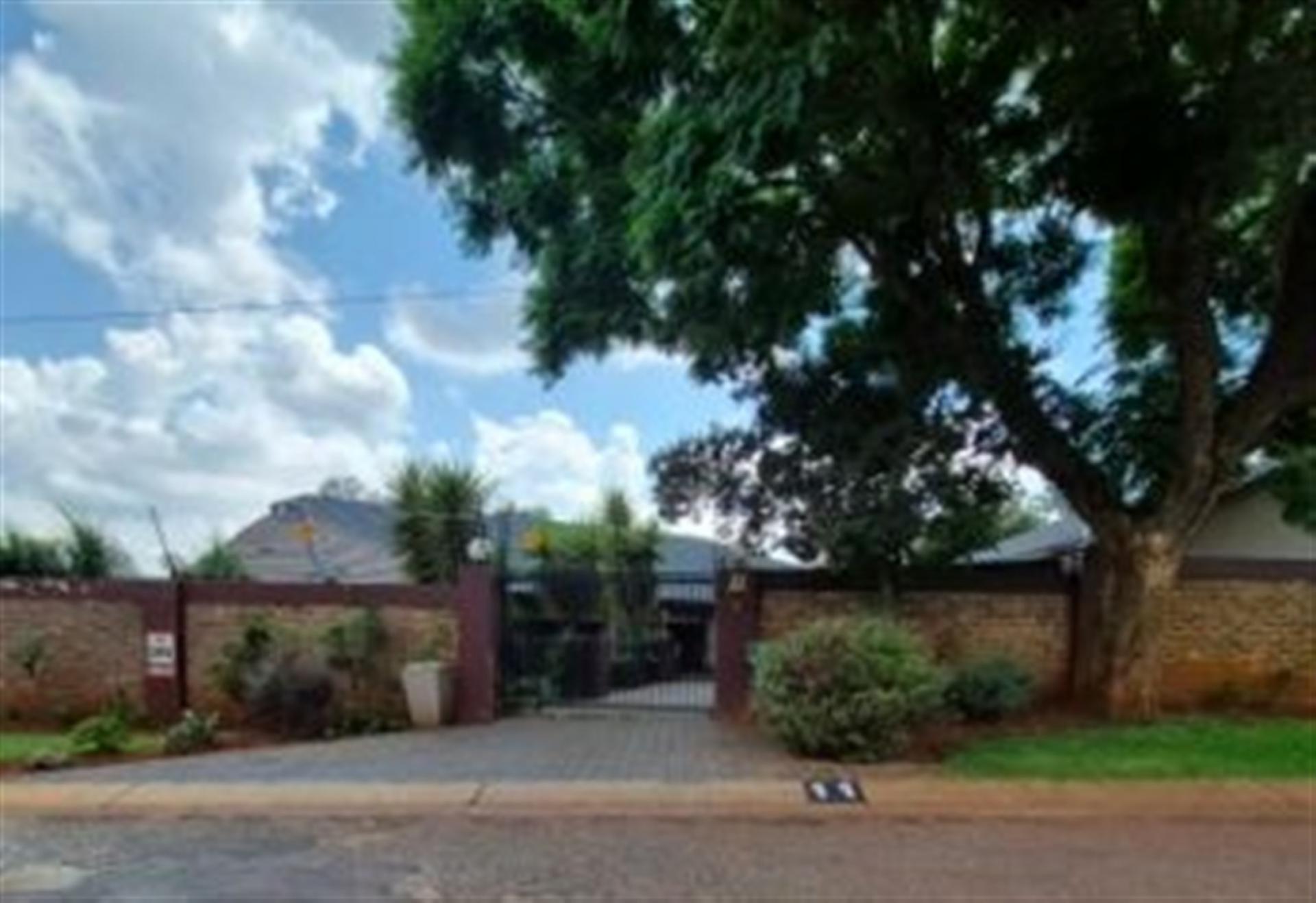 Front View of property in Roodekrans