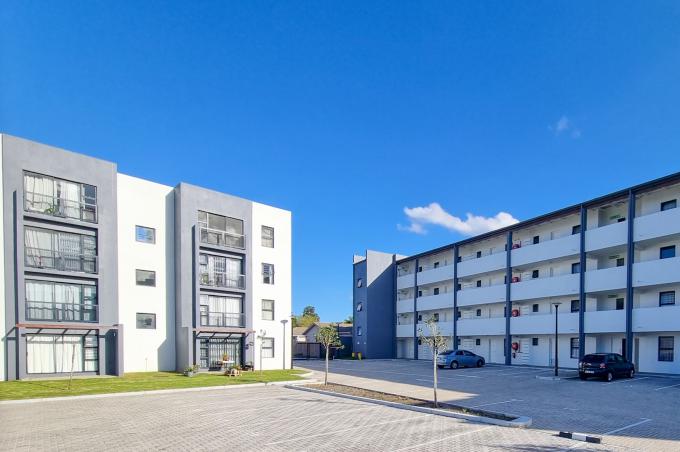 2 Bedroom Apartment for Sale For Sale in Groenvallei - MR637845