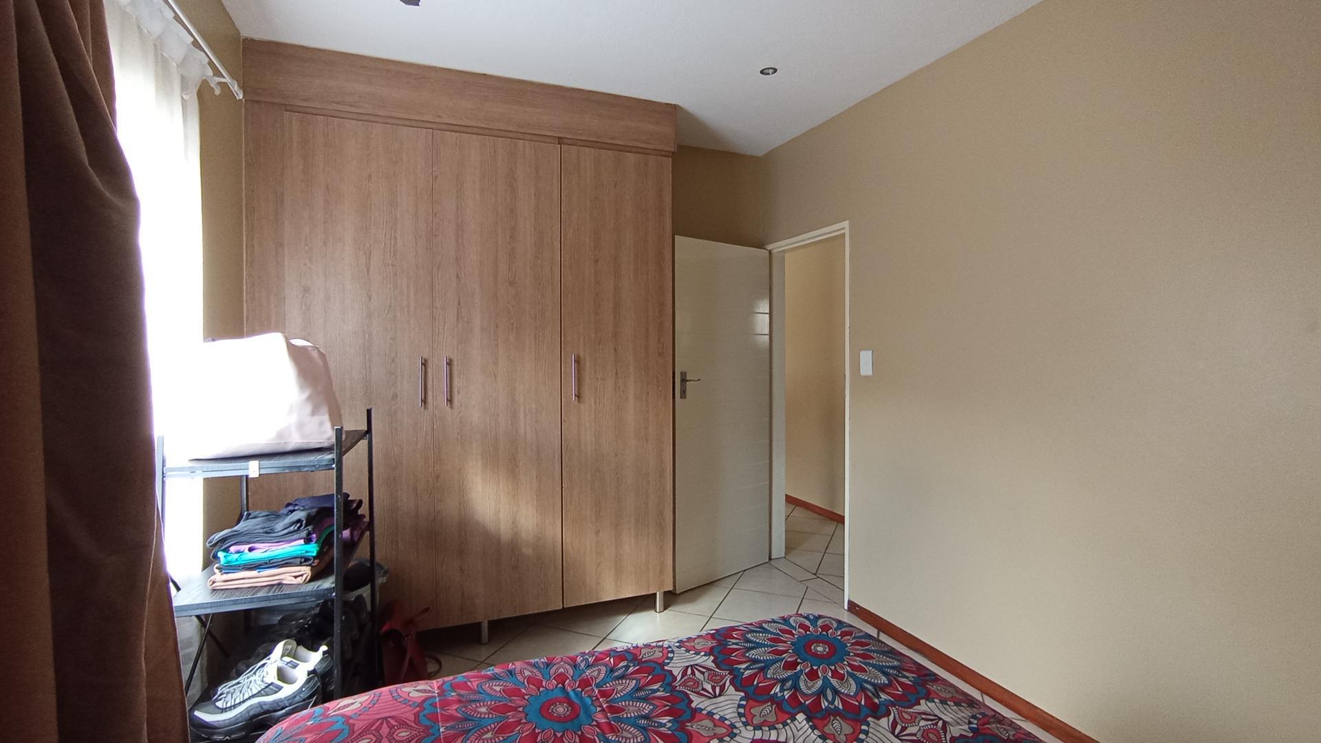 Bed Room 2 - 12 square meters of property in Sagewood