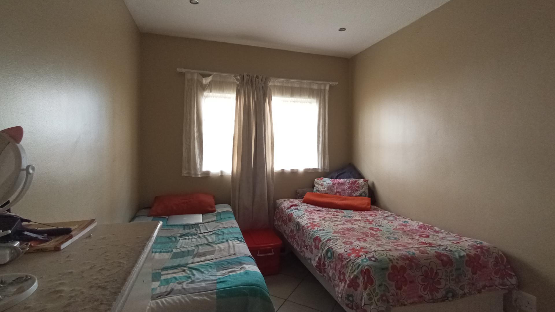 Bed Room 1 - 12 square meters of property in Sagewood