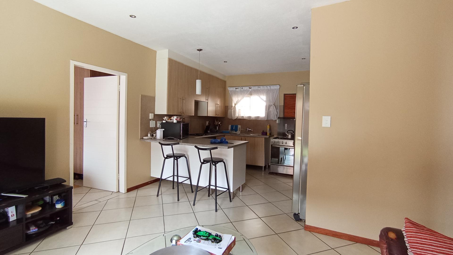 Lounges - 16 square meters of property in Sagewood