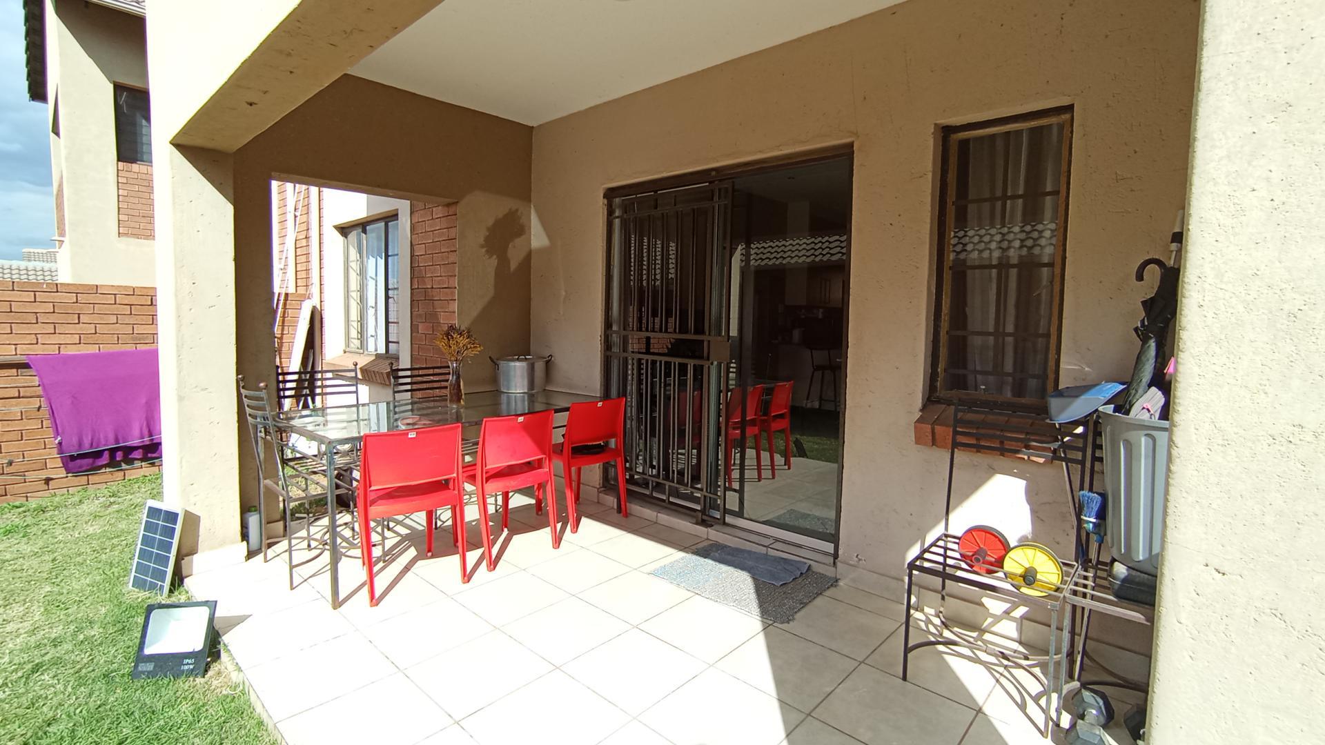 Patio - 10 square meters of property in Sagewood