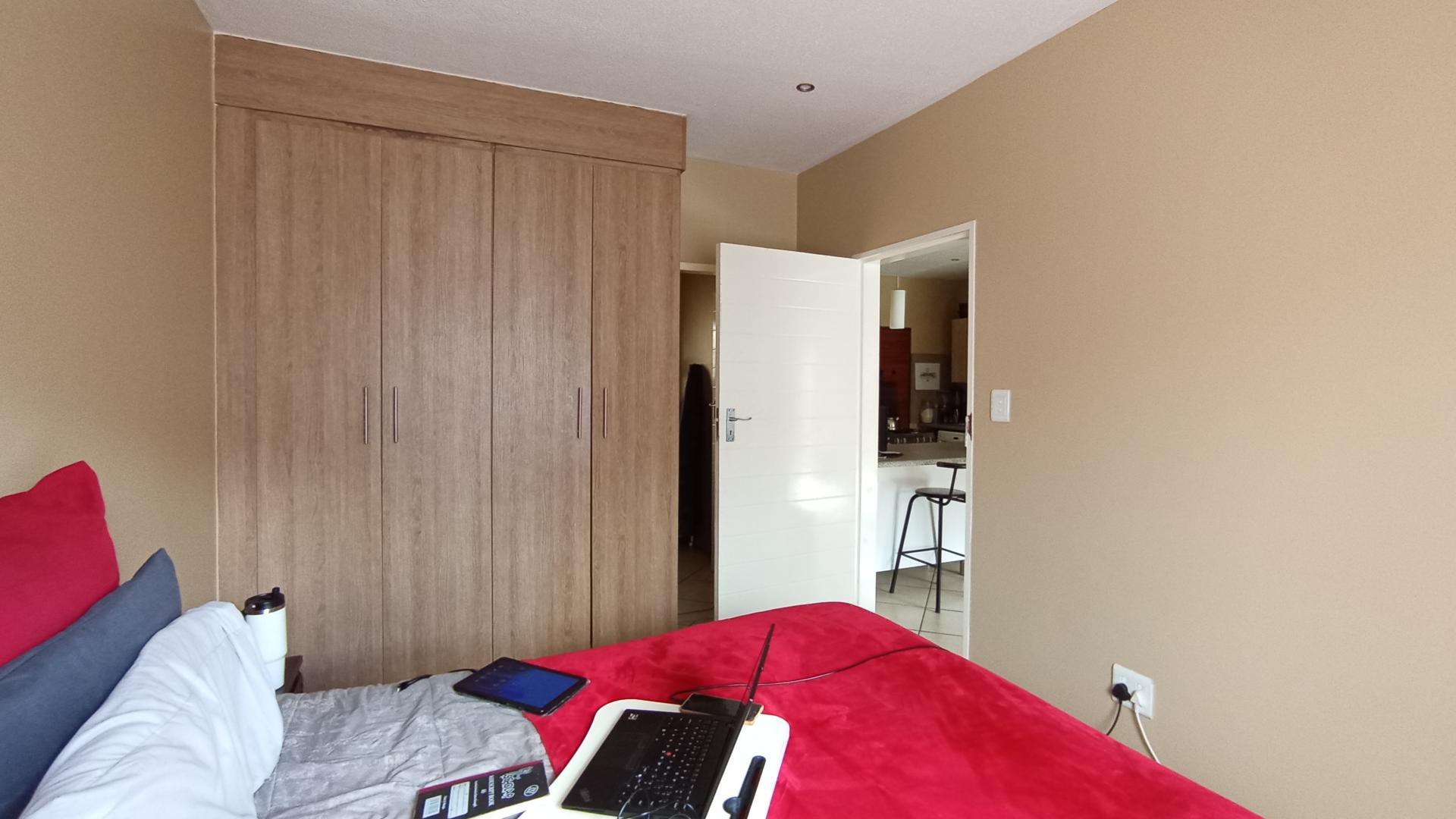 Main Bedroom - 13 square meters of property in Sagewood