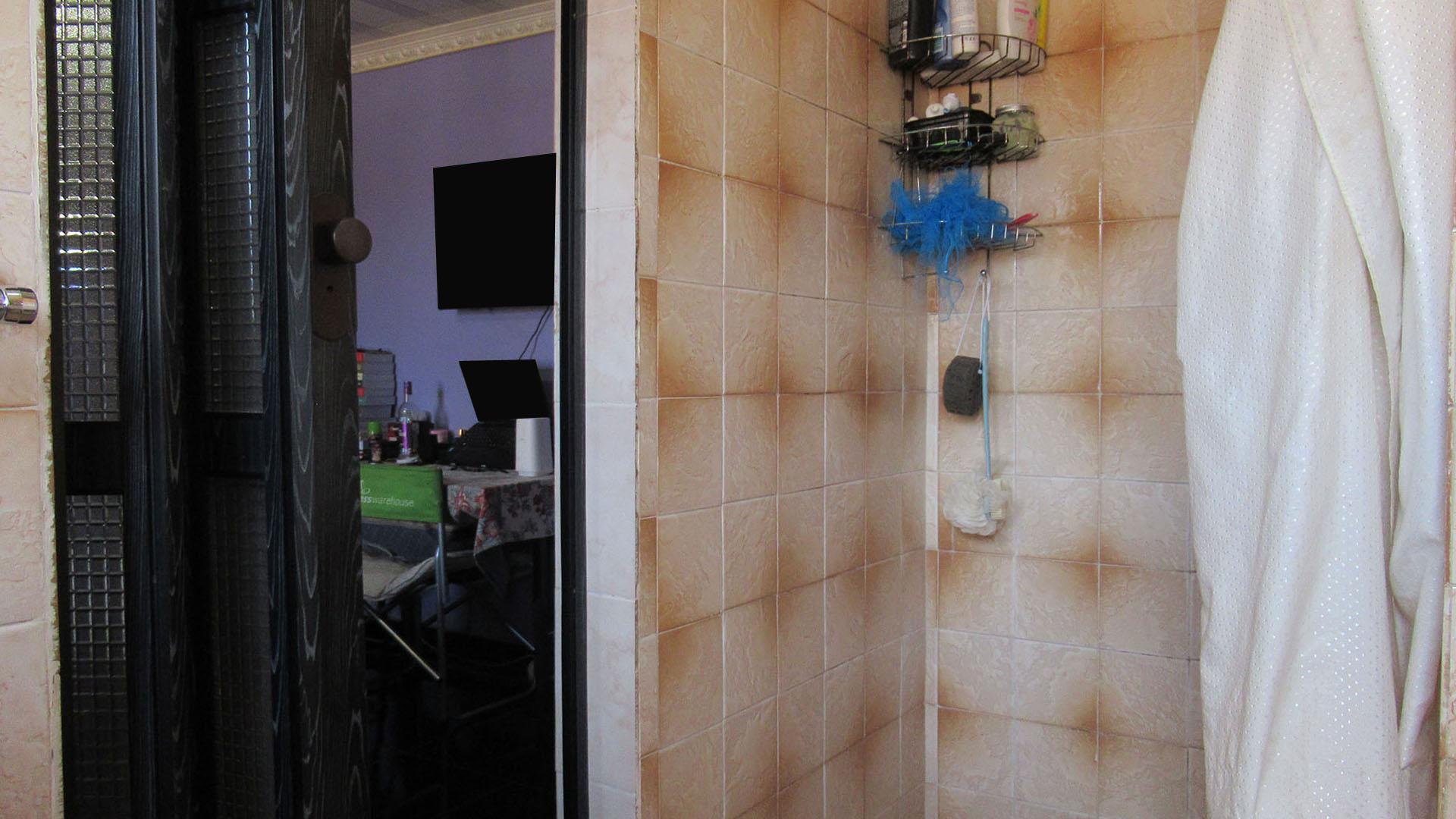 Bathroom 2 - 5 square meters of property in Lenasia South