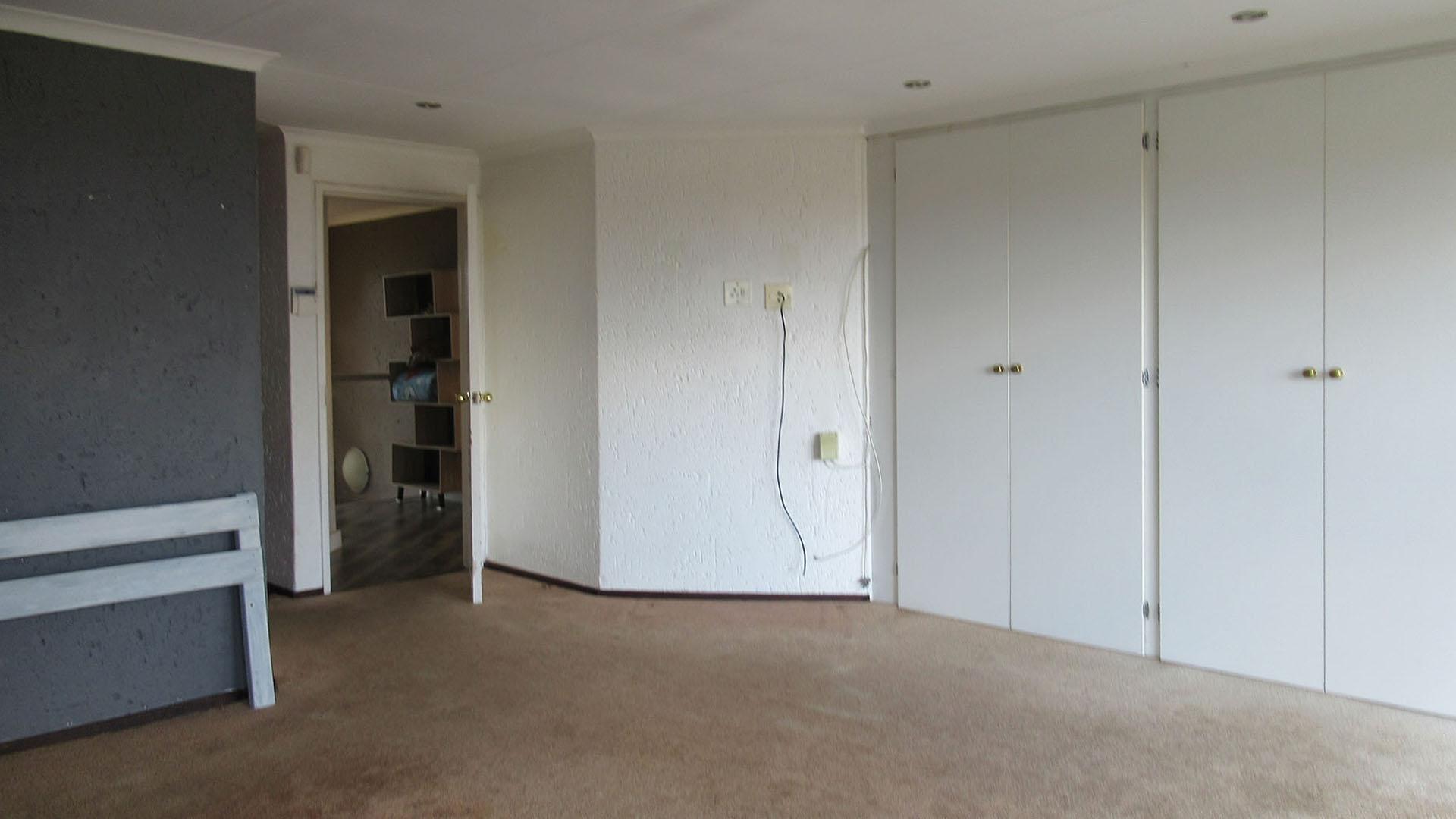 Main Bedroom - 25 square meters of property in Noordheuwel